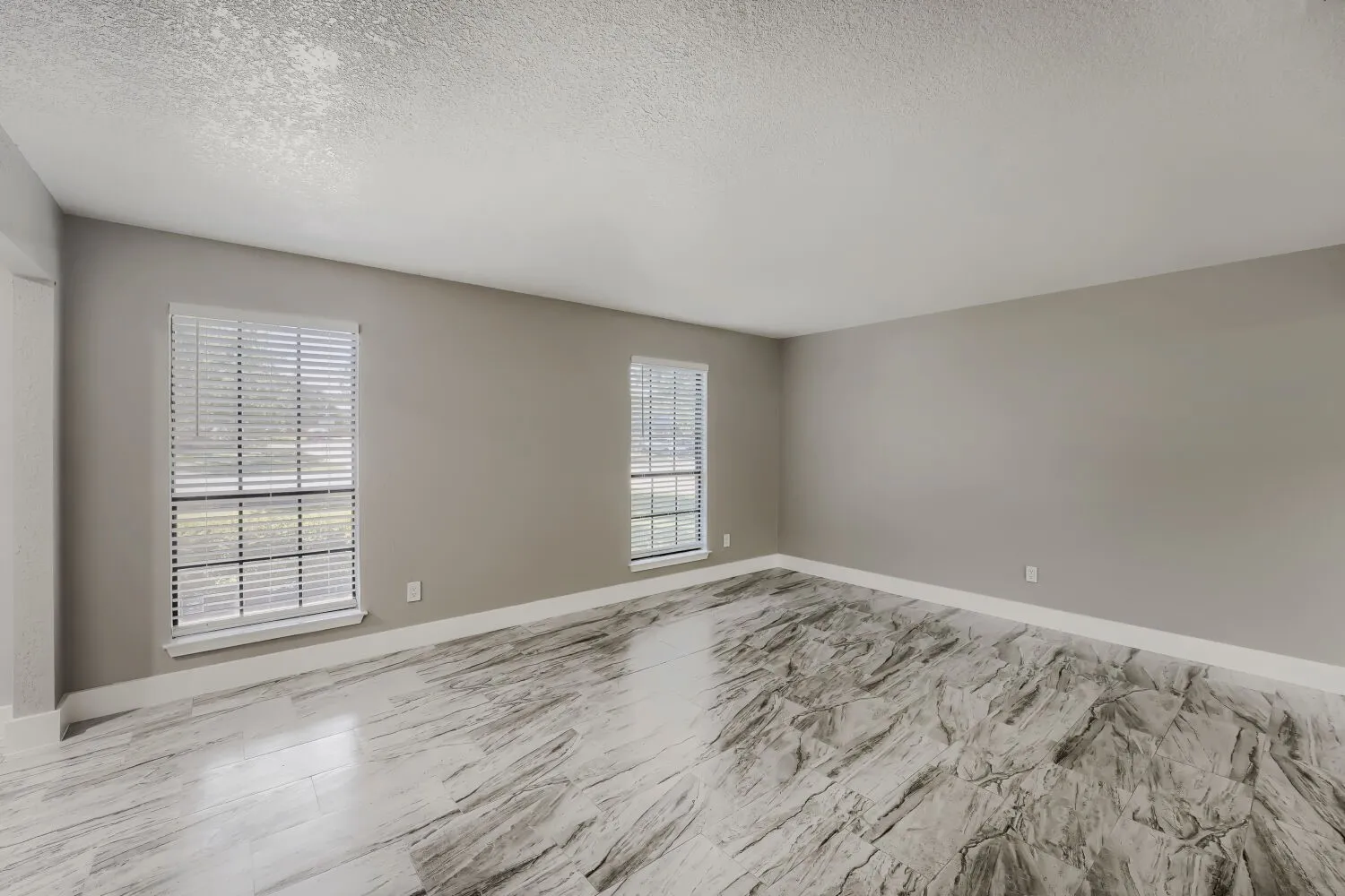 Single Family Residence For Sale in Williamson County , 1612 Hermitage Drive, Round Rock, Texas 78681, 4 Bedroom, 3 Bathroom, 2 Garage spaces, 2,294 Sqft, built in 1985, mls#21347575, Real Estate Agent in Round Rock, Homes For Sale in Williamson county, Homes For Sale in Round Rock, Realtor in Round Rock Texas, Real Estate Brokerage Independent Realty Texas, Luminita Cordes Realtor