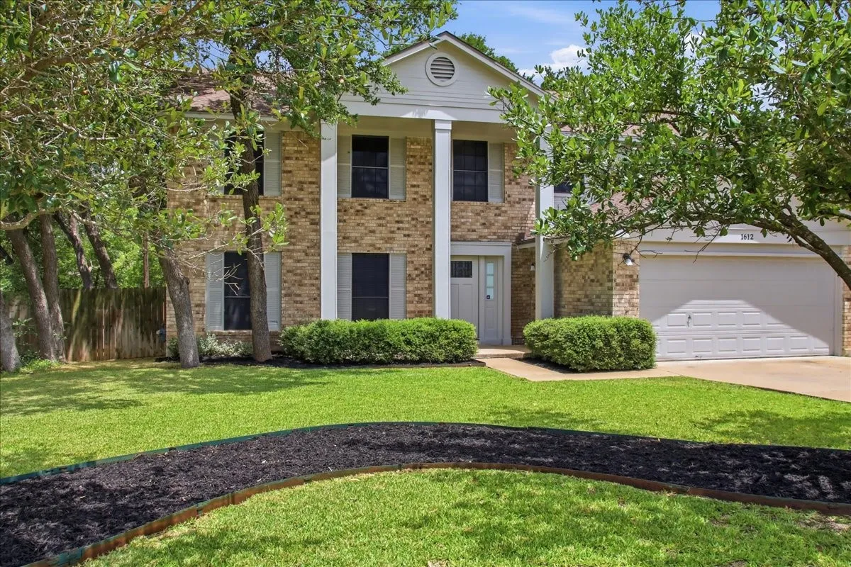 Single Family Residence For Sale in Williamson County , 1612 Hermitage Drive, Round Rock, Texas 78681, 4 Bedroom, 3 Bathroom, 2 Garage spaces, 2,294 Sqft, built in 1985, mls#21347575, Real Estate Agent in Round Rock, Homes For Sale in Williamson county, Homes For Sale in Round Rock, Realtor in Round Rock Texas, Real Estate Brokerage Independent Realty Texas, Luminita Cordes Realtor