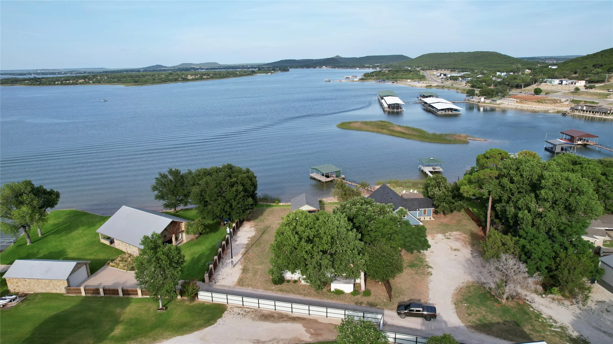 Mobile Home For Sale in Palo Pinto County , 1909 Buck Run, Graford, Texas 76449, 2 Bedroom, 1 Bathroom, Garage spaces, 728 Sqft, built in 1980, mls#21347450, Real Estate Agent in Graford, Homes For Sale in Palo Pinto county, Homes For Sale in Graford, Realtor in Graford Texas, Real Estate Brokerage Independent Realty Texas, Luminita Cordes Realtor