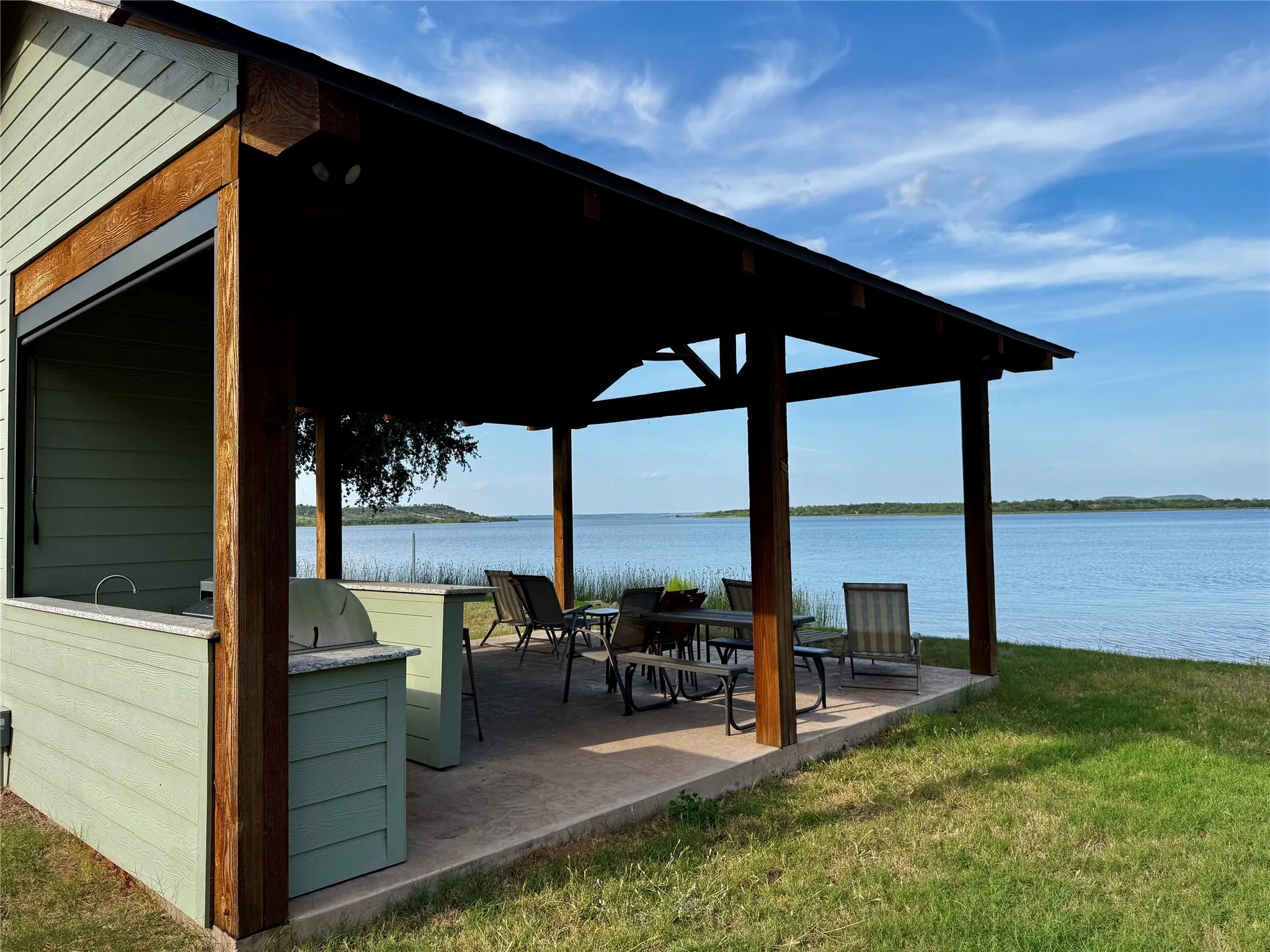 Mobile Home For Sale in Palo Pinto County , 1909 Buck Run, Graford, Texas 76449, 2 Bedroom, 1 Bathroom, Garage spaces, 728 Sqft, built in 1980, mls#21347450, Real Estate Agent in Graford, Homes For Sale in Palo Pinto county, Homes For Sale in Graford, Realtor in Graford Texas, Real Estate Brokerage Independent Realty Texas, Luminita Cordes Realtor