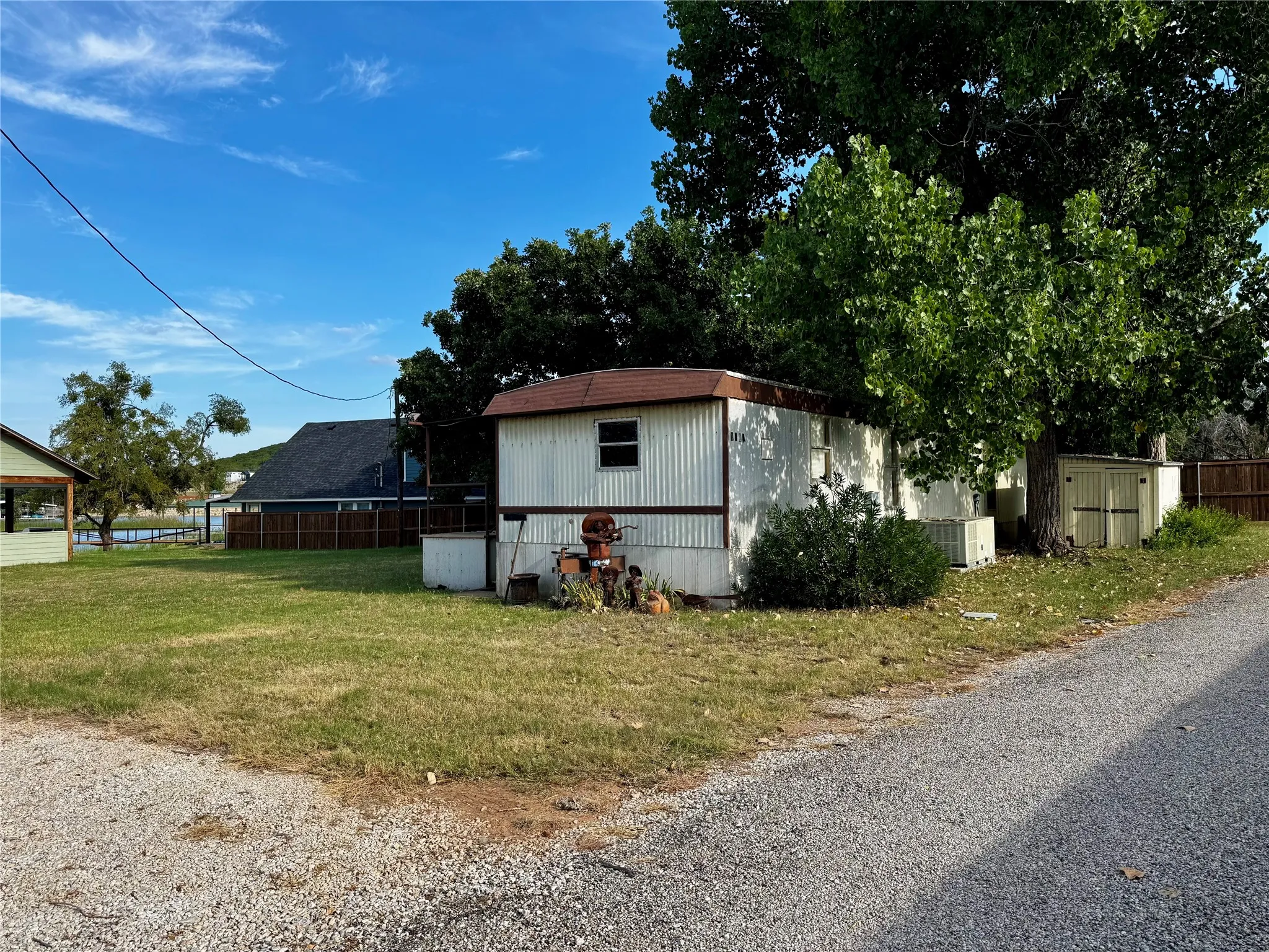 Mobile Home For Sale in Palo Pinto County , 1909 Buck Run, Graford, Texas 76449, 2 Bedroom, 1 Bathroom, Garage spaces, 728 Sqft, built in 1980, mls#21347450, Real Estate Agent in Graford, Homes For Sale in Palo Pinto county, Homes For Sale in Graford, Realtor in Graford Texas, Real Estate Brokerage Independent Realty Texas, Luminita Cordes Realtor