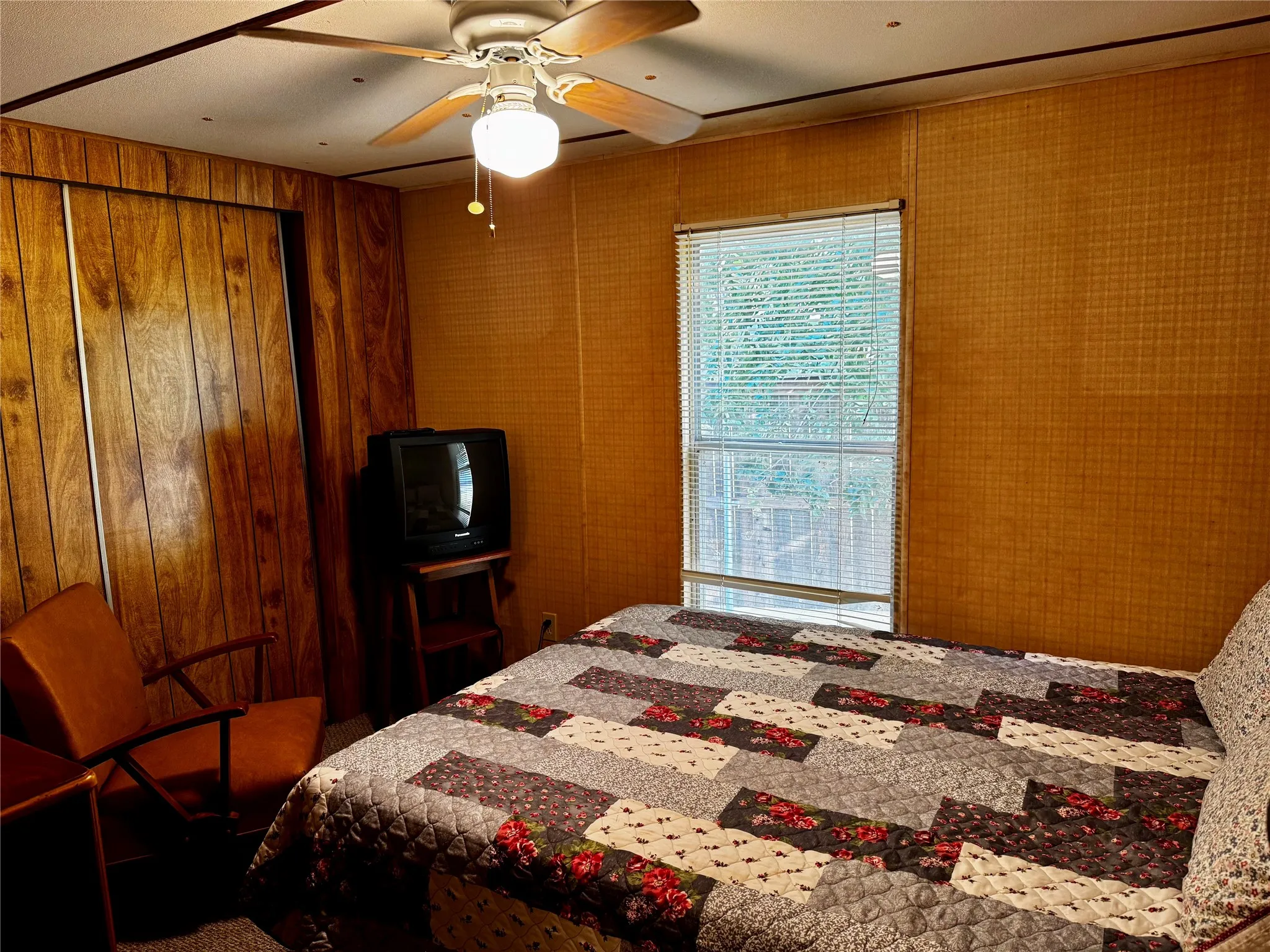 Mobile Home For Sale in Palo Pinto County , 1909 Buck Run, Graford, Texas 76449, 2 Bedroom, 1 Bathroom, Garage spaces, 728 Sqft, built in 1980, mls#21347450, Real Estate Agent in Graford, Homes For Sale in Palo Pinto county, Homes For Sale in Graford, Realtor in Graford Texas, Real Estate Brokerage Independent Realty Texas, Luminita Cordes Realtor