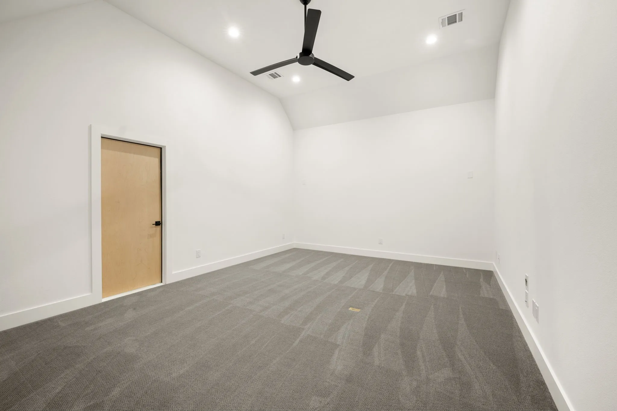 Single Family Residence For Sale in Denton County , 133 Chisholm Trail, Highland Village, Texas 75077, 5 Bedroom, 4 Bathroom, 3 Garage spaces, 4,089 Sqft, built in 2022, mls#21347478, Real Estate Agent in Highland Village, Homes For Sale in Denton county, Homes For Sale in Highland Village, Realtor in Highland Village Texas, Real Estate Brokerage Independent Realty Texas, Luminita Cordes Realtor
