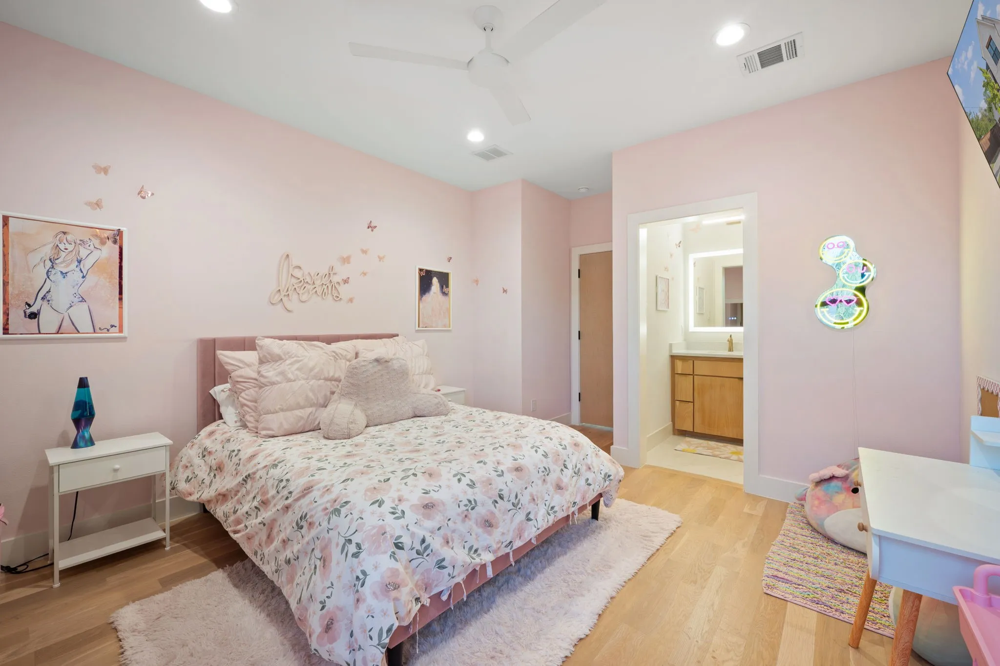 Single Family Residence For Sale in Denton County , 133 Chisholm Trail, Highland Village, Texas 75077, 5 Bedroom, 4 Bathroom, 3 Garage spaces, 4,089 Sqft, built in 2022, mls#21347478, Real Estate Agent in Highland Village, Homes For Sale in Denton county, Homes For Sale in Highland Village, Realtor in Highland Village Texas, Real Estate Brokerage Independent Realty Texas, Luminita Cordes Realtor