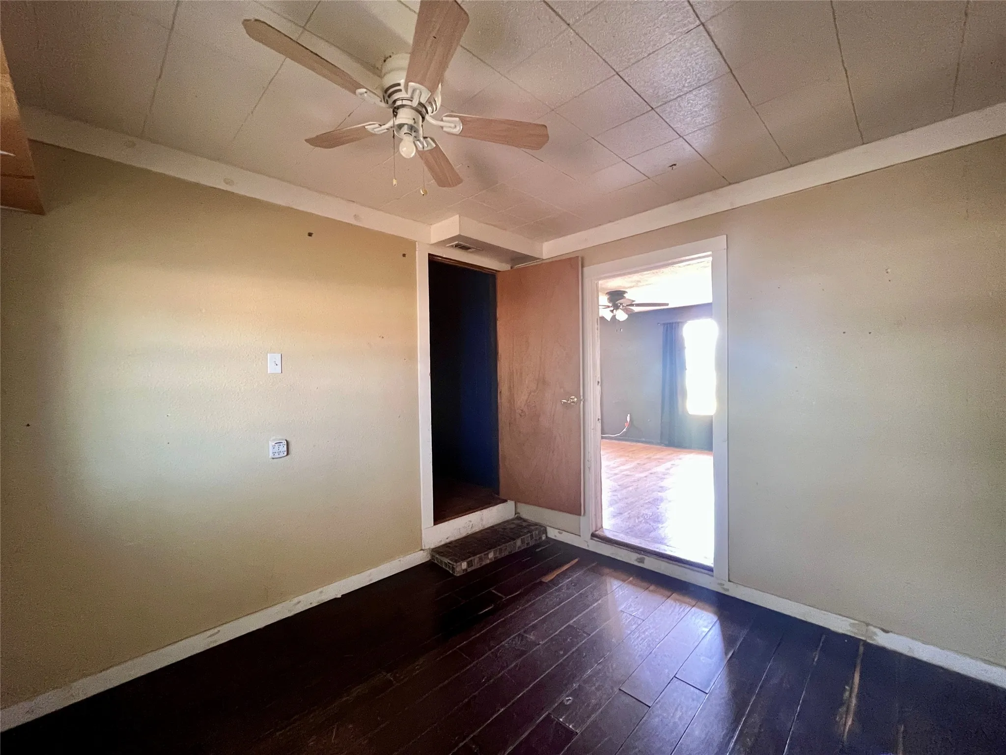 Flexible space bedroom adjacent to an interior room or the rear great room that has it's own private entrance.