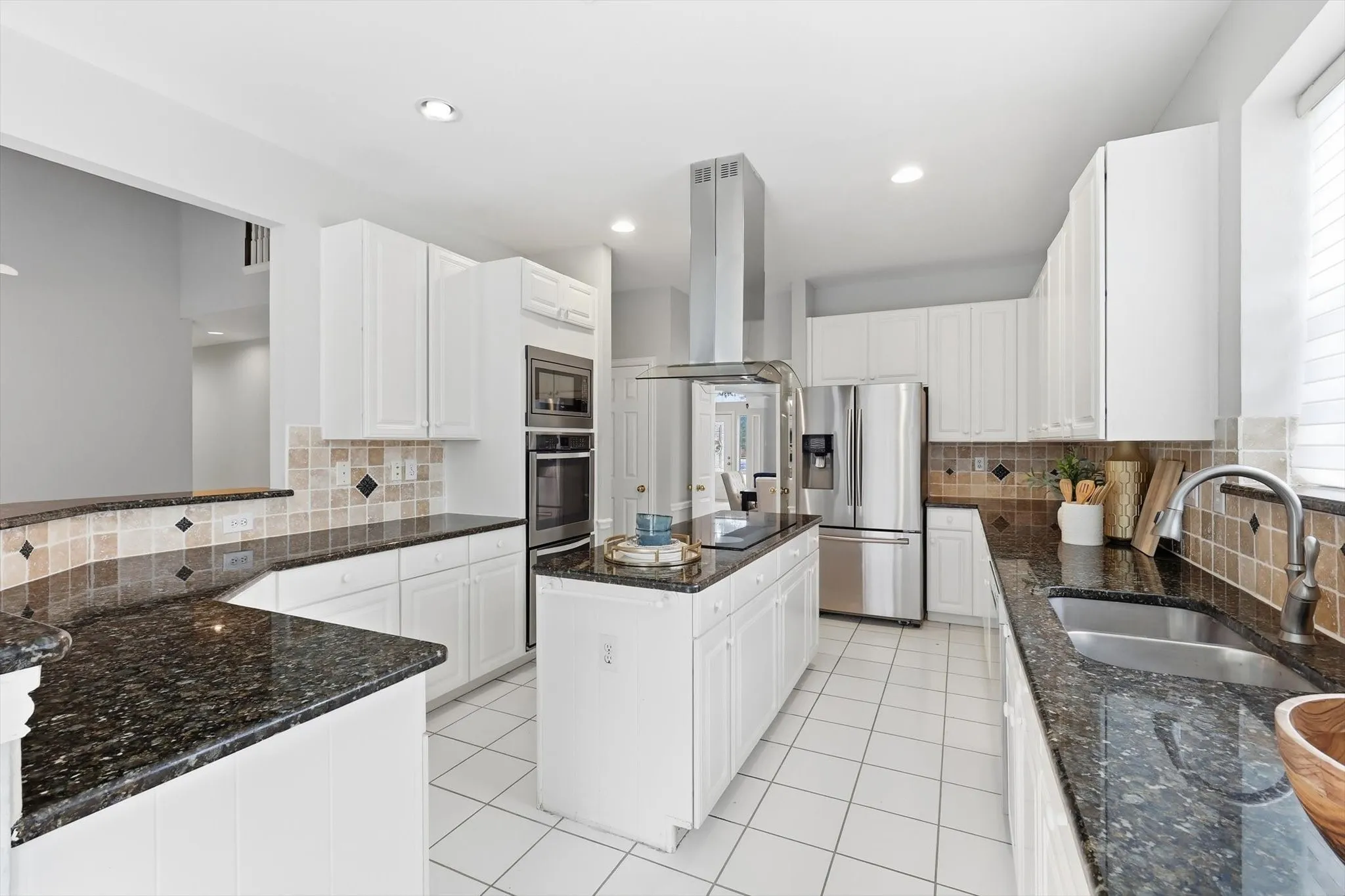 Single Family Residence For Sale in Collin County , 4001 Mayflower Lane, Plano, Texas 75024, 6 Bedroom, 5 Bathroom, 3 Garage spaces, 4,522 Sqft, built in 1992, mls#21347583, Real Estate Agent in Plano, Homes For Sale in Collin county, Homes For Sale in Plano, Realtor in Plano Texas, Real Estate Brokerage Independent Realty Texas, Luminita Cordes Realtor