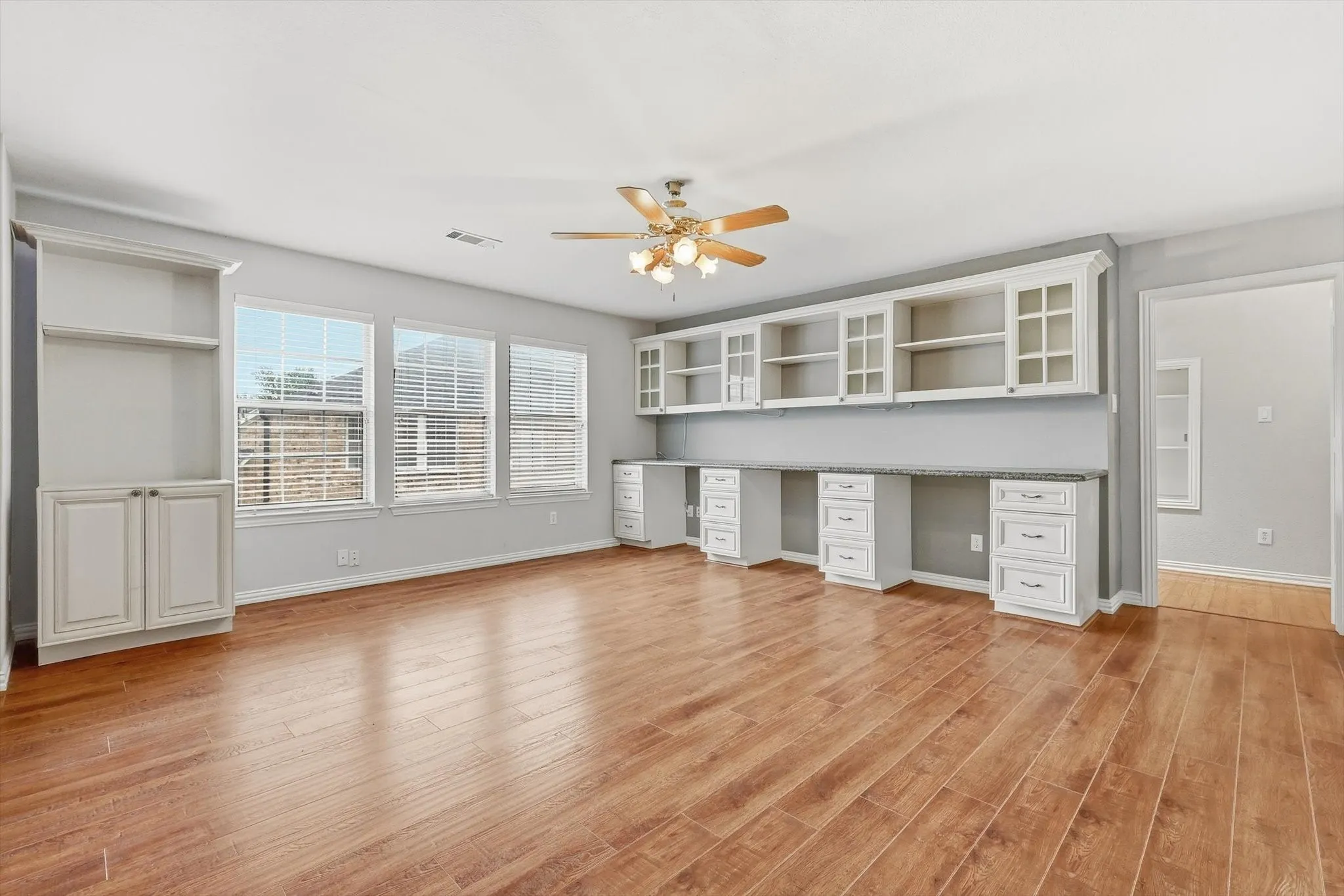 Single Family Residence For Sale in Collin County , 4001 Mayflower Lane, Plano, Texas 75024, 6 Bedroom, 5 Bathroom, 3 Garage spaces, 4,522 Sqft, built in 1992, mls#21347583, Real Estate Agent in Plano, Homes For Sale in Collin county, Homes For Sale in Plano, Realtor in Plano Texas, Real Estate Brokerage Independent Realty Texas, Luminita Cordes Realtor