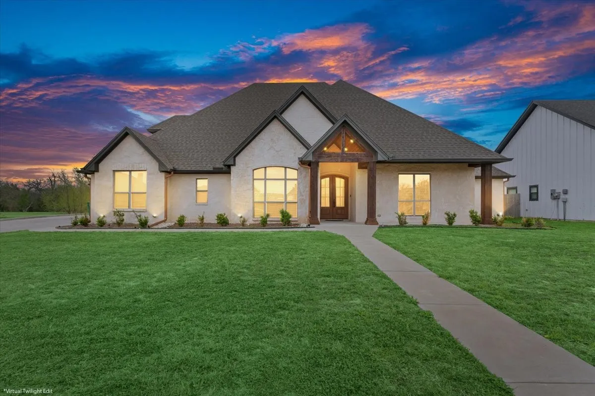 Single Family Residence For Rent in Mc Lennan County , 1024 Cecilia Court, Robinson, Texas 76706, 5 Bedrooms, 5 Bathrooms, 3 Garage spaces, 3,551 Sqft, built in 2020, Price $4,800, mls#21347587, Real Estate Agent in Robinson, Homes For Rent in Mc Lennan county, Homes For Rent in Robinson, Realtor in Robinson Texas, Real Estate Brokerage Independent Realty Texas, Luminita Cordes Realtor