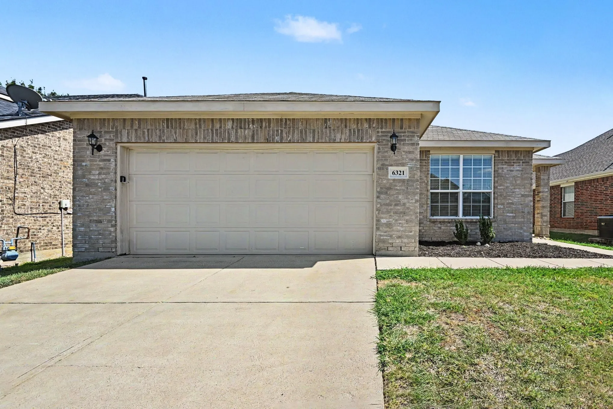 Single Family Residence For Sale in Tarrant County , 6321 Ferncreek Lane, Fort Worth, Texas 76179, 3 Bedroom, 2 Bathroom, 2 Garage spaces, 1,590 Sqft, built in 2010, mls#21345793, Real Estate Agent in Fort Worth, Homes For Sale in Tarrant county, Homes For Sale in Fort Worth, Realtor in Fort Worth Texas, Real Estate Brokerage Independent Realty Texas, Luminita Cordes Realtor