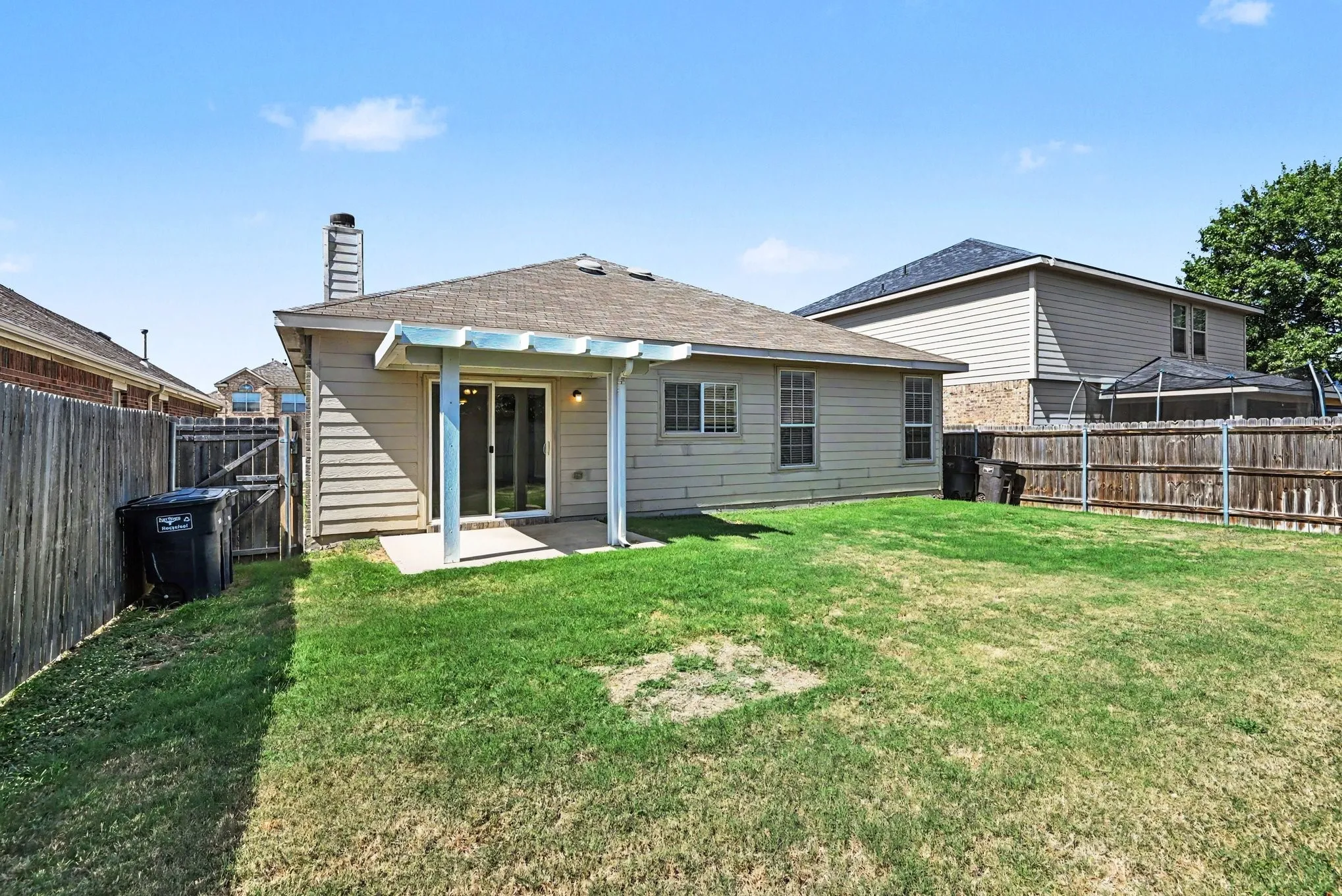 Single Family Residence For Sale in Tarrant County , 6321 Ferncreek Lane, Fort Worth, Texas 76179, 3 Bedroom, 2 Bathroom, 2 Garage spaces, 1,590 Sqft, built in 2010, mls#21345793, Real Estate Agent in Fort Worth, Homes For Sale in Tarrant county, Homes For Sale in Fort Worth, Realtor in Fort Worth Texas, Real Estate Brokerage Independent Realty Texas, Luminita Cordes Realtor
