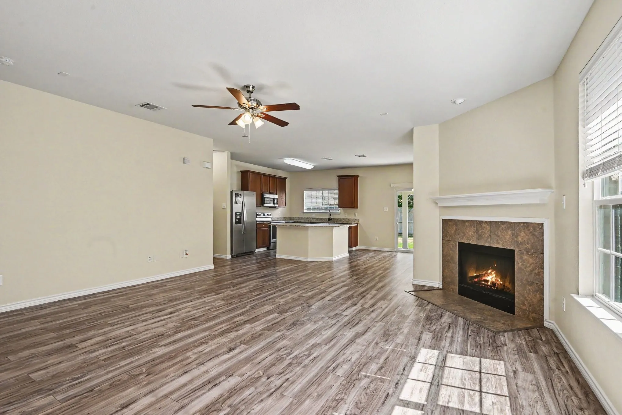Single Family Residence For Sale in Tarrant County , 6321 Ferncreek Lane, Fort Worth, Texas 76179, 3 Bedroom, 2 Bathroom, 2 Garage spaces, 1,590 Sqft, built in 2010, mls#21345793, Real Estate Agent in Fort Worth, Homes For Sale in Tarrant county, Homes For Sale in Fort Worth, Realtor in Fort Worth Texas, Real Estate Brokerage Independent Realty Texas, Luminita Cordes Realtor