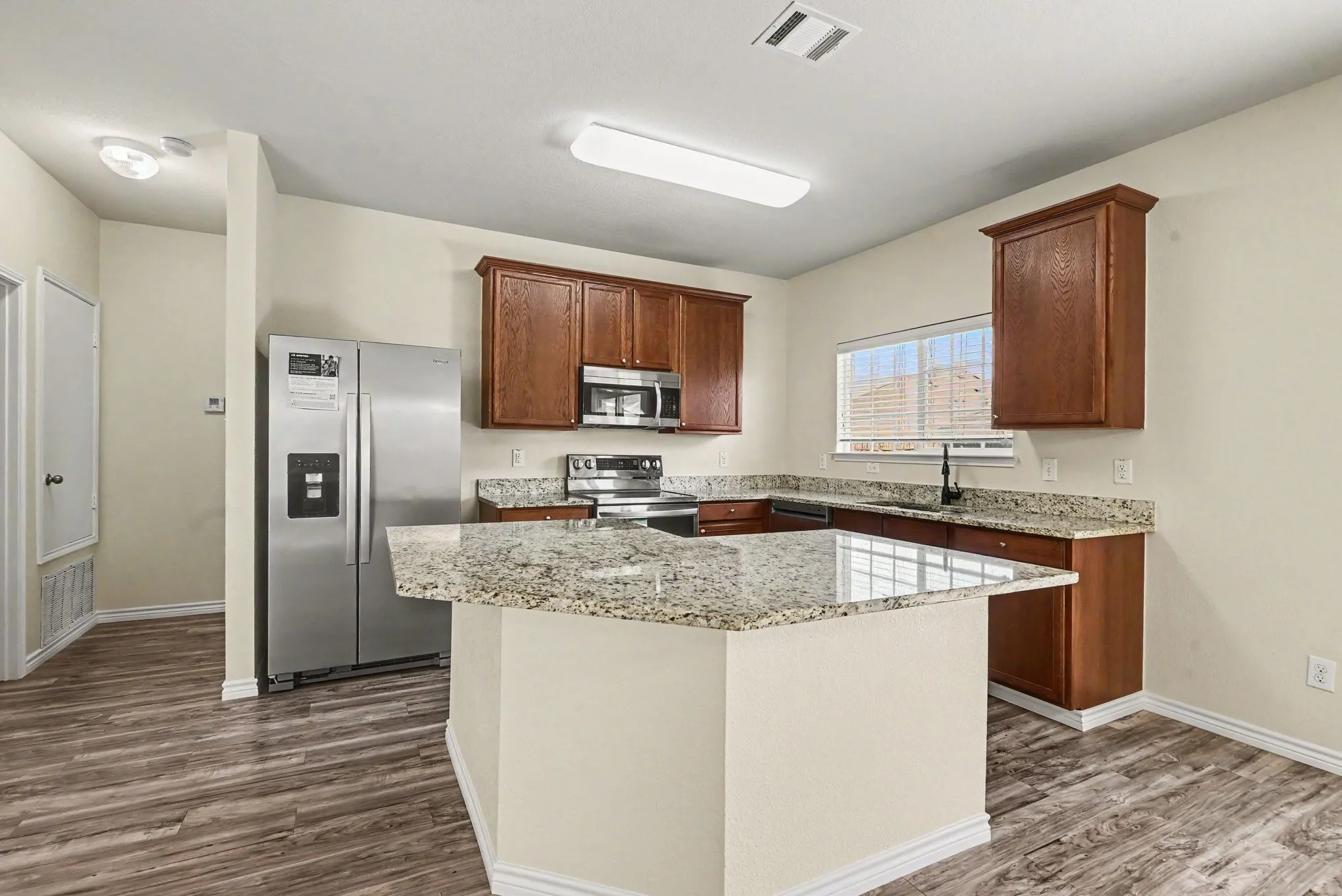 Single Family Residence For Sale in Tarrant County , 6321 Ferncreek Lane, Fort Worth, Texas 76179, 3 Bedroom, 2 Bathroom, 2 Garage spaces, 1,590 Sqft, built in 2010, mls#21345793, Real Estate Agent in Fort Worth, Homes For Sale in Tarrant county, Homes For Sale in Fort Worth, Realtor in Fort Worth Texas, Real Estate Brokerage Independent Realty Texas, Luminita Cordes Realtor