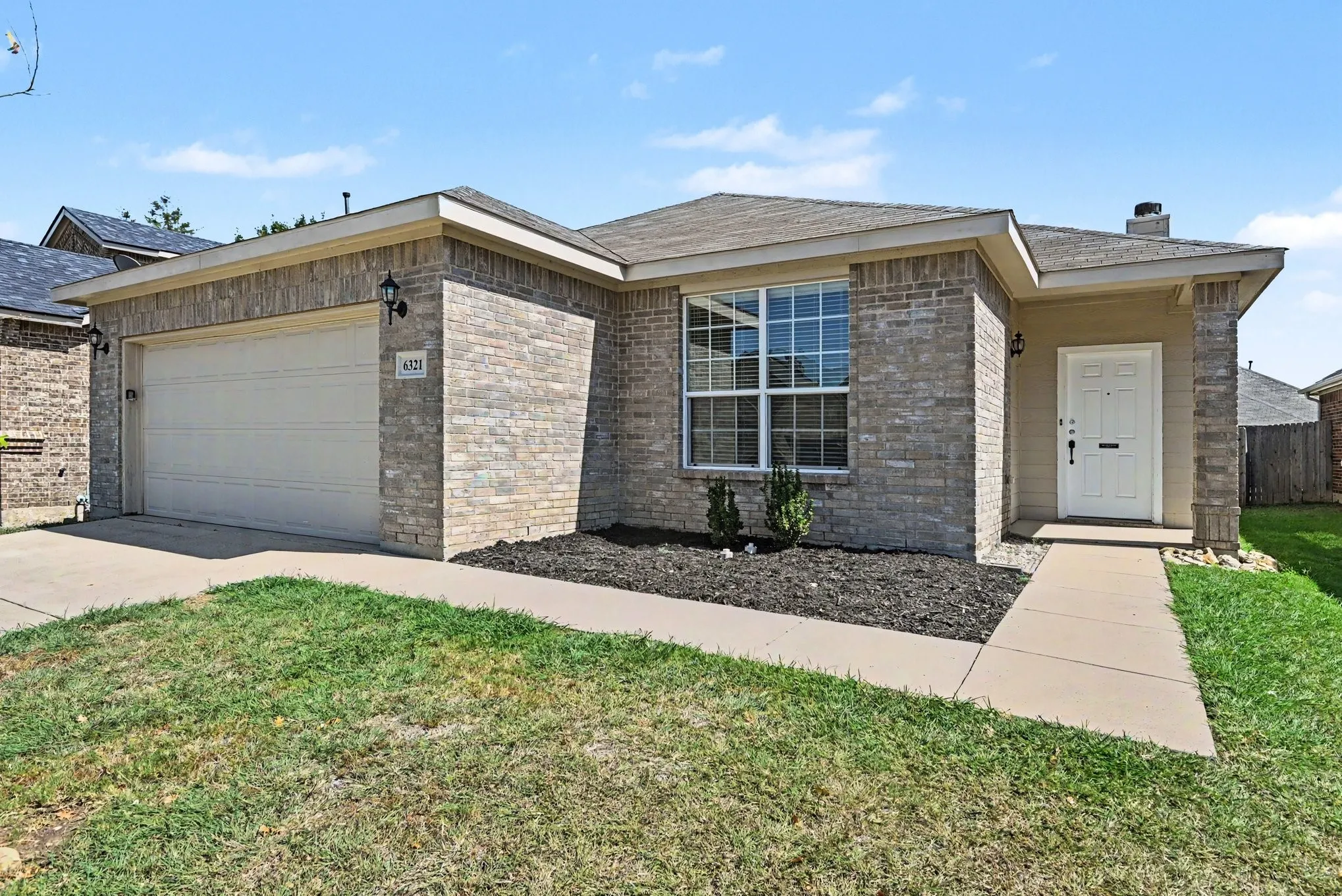 Single Family Residence For Sale in Tarrant County , 6321 Ferncreek Lane, Fort Worth, Texas 76179, 3 Bedroom, 2 Bathroom, 2 Garage spaces, 1,590 Sqft, built in 2010, mls#21345793, Real Estate Agent in Fort Worth, Homes For Sale in Tarrant county, Homes For Sale in Fort Worth, Realtor in Fort Worth Texas, Real Estate Brokerage Independent Realty Texas, Luminita Cordes Realtor