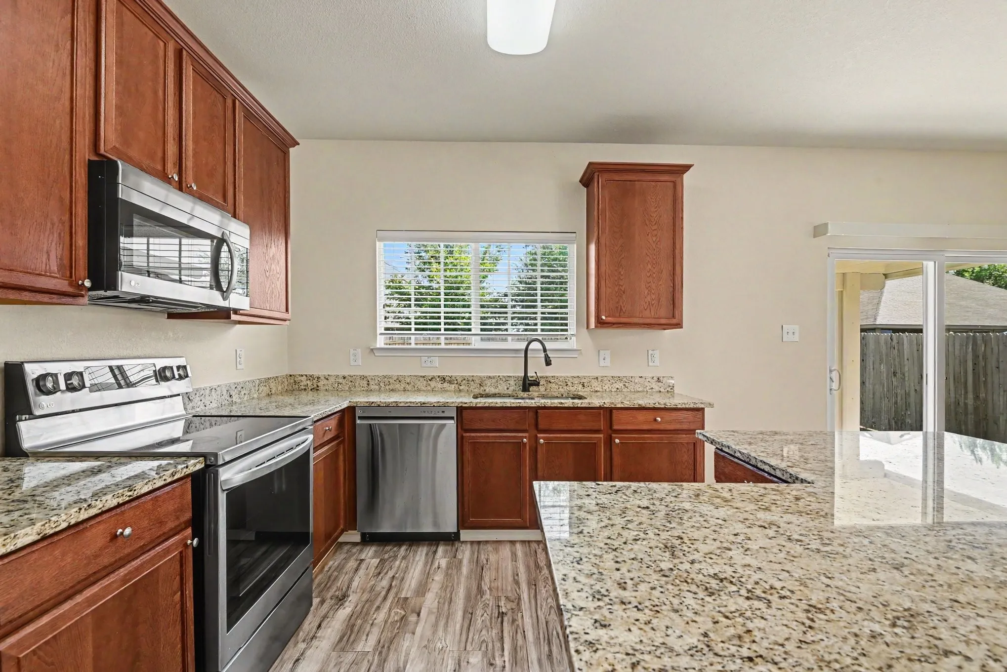 Single Family Residence For Sale in Tarrant County , 6321 Ferncreek Lane, Fort Worth, Texas 76179, 3 Bedroom, 2 Bathroom, 2 Garage spaces, 1,590 Sqft, built in 2010, mls#21345793, Real Estate Agent in Fort Worth, Homes For Sale in Tarrant county, Homes For Sale in Fort Worth, Realtor in Fort Worth Texas, Real Estate Brokerage Independent Realty Texas, Luminita Cordes Realtor
