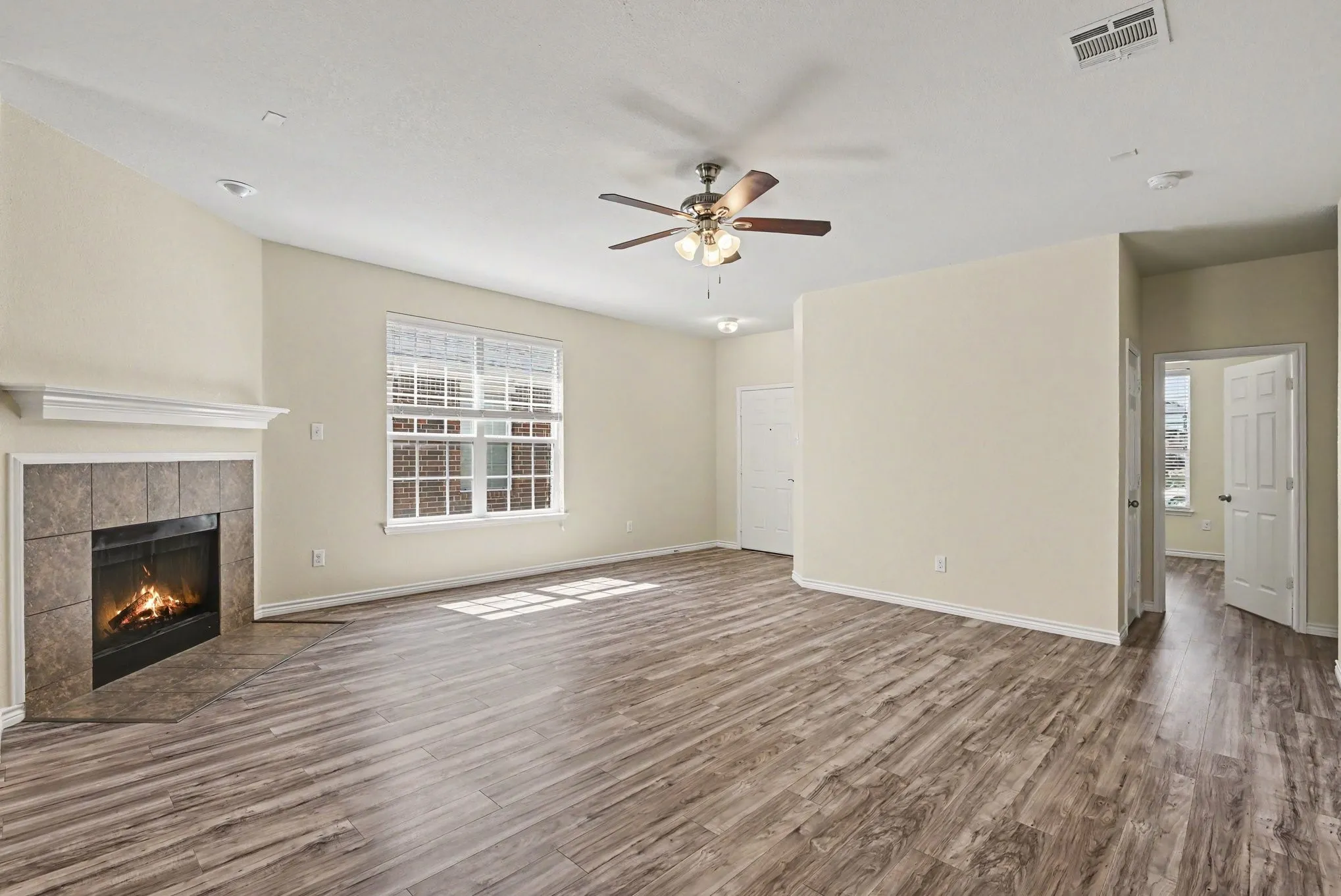 Single Family Residence For Sale in Tarrant County , 6321 Ferncreek Lane, Fort Worth, Texas 76179, 3 Bedroom, 2 Bathroom, 2 Garage spaces, 1,590 Sqft, built in 2010, mls#21345793, Real Estate Agent in Fort Worth, Homes For Sale in Tarrant county, Homes For Sale in Fort Worth, Realtor in Fort Worth Texas, Real Estate Brokerage Independent Realty Texas, Luminita Cordes Realtor