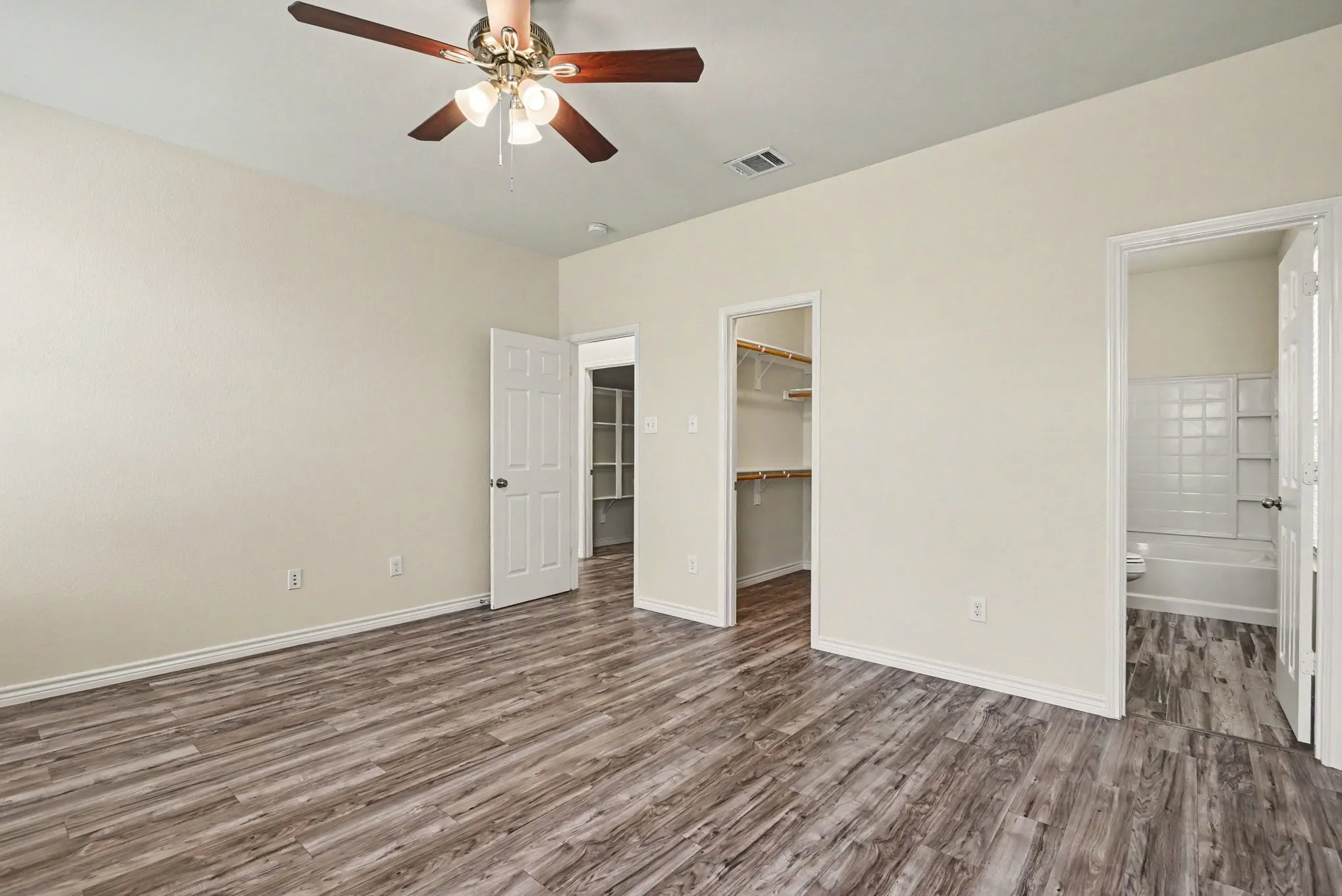 Single Family Residence For Sale in Tarrant County , 6321 Ferncreek Lane, Fort Worth, Texas 76179, 3 Bedroom, 2 Bathroom, 2 Garage spaces, 1,590 Sqft, built in 2010, mls#21345793, Real Estate Agent in Fort Worth, Homes For Sale in Tarrant county, Homes For Sale in Fort Worth, Realtor in Fort Worth Texas, Real Estate Brokerage Independent Realty Texas, Luminita Cordes Realtor