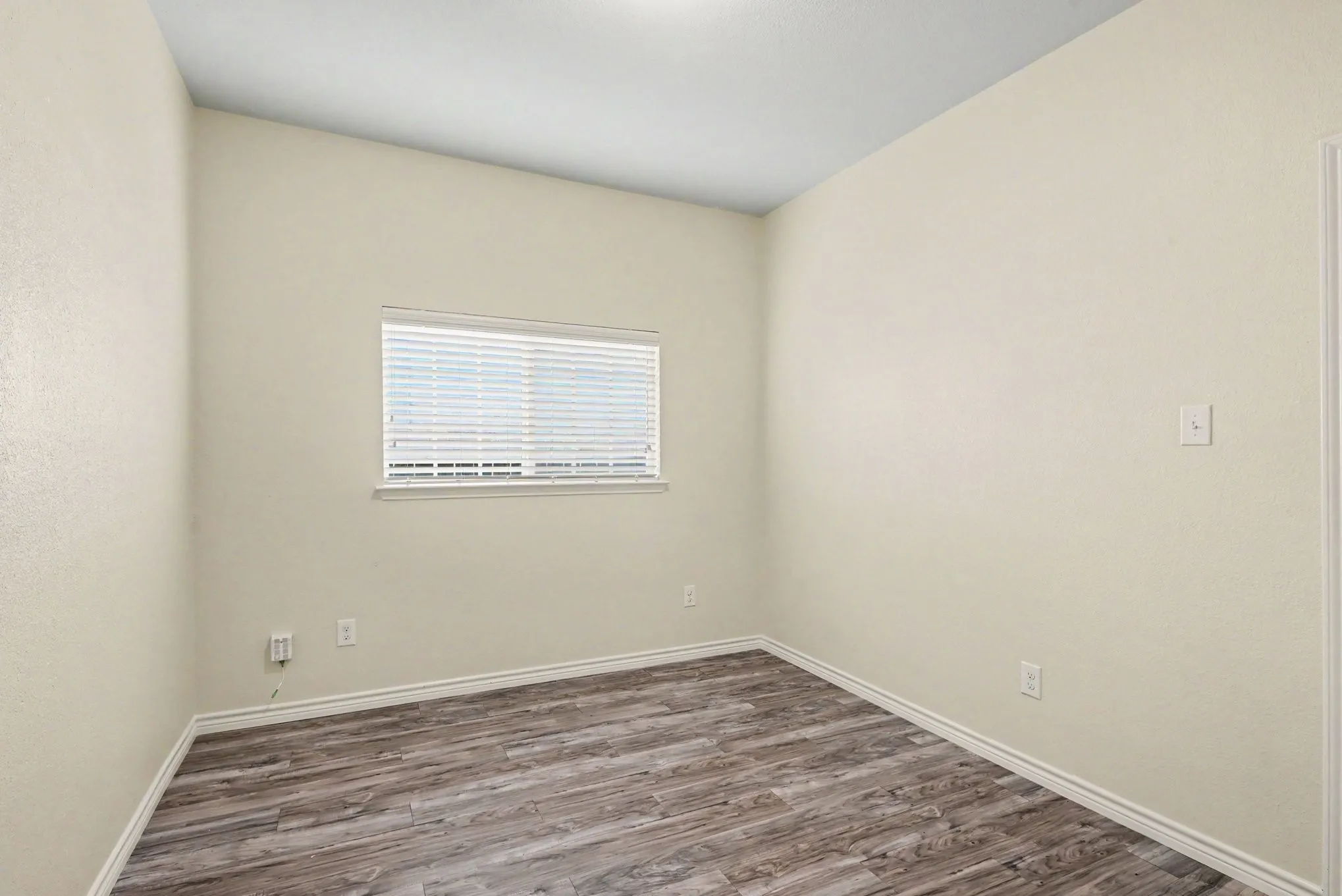 Single Family Residence For Sale in Tarrant County , 6321 Ferncreek Lane, Fort Worth, Texas 76179, 3 Bedroom, 2 Bathroom, 2 Garage spaces, 1,590 Sqft, built in 2010, mls#21345793, Real Estate Agent in Fort Worth, Homes For Sale in Tarrant county, Homes For Sale in Fort Worth, Realtor in Fort Worth Texas, Real Estate Brokerage Independent Realty Texas, Luminita Cordes Realtor