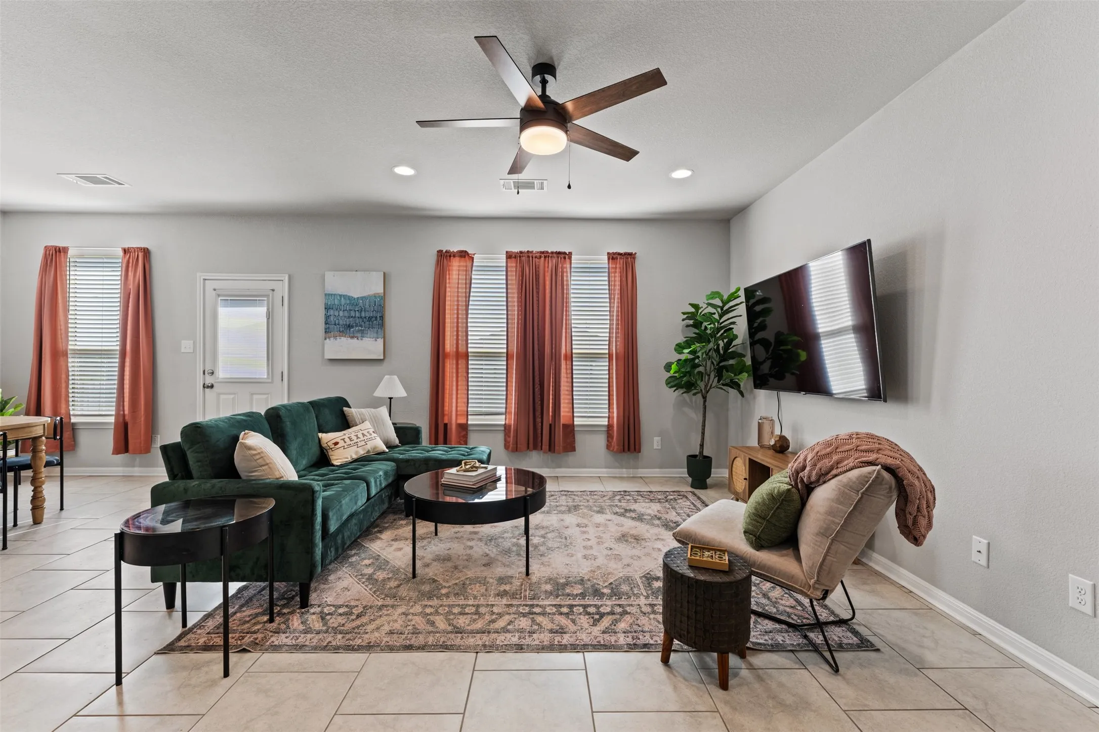 Single Family Residence For Sale in Williamson County , 105 Kellys Heroes Way, Jarrell, Texas 76537, 3 Bedroom, 2 Bathroom, 2 Garage spaces, 1,545 Sqft, built in 2022, mls#21346160, Real Estate Agent in Jarrell, Homes For Sale in Williamson county, Homes For Sale in Jarrell, Realtor in Jarrell Texas, Real Estate Brokerage Independent Realty Texas, Luminita Cordes Realtor