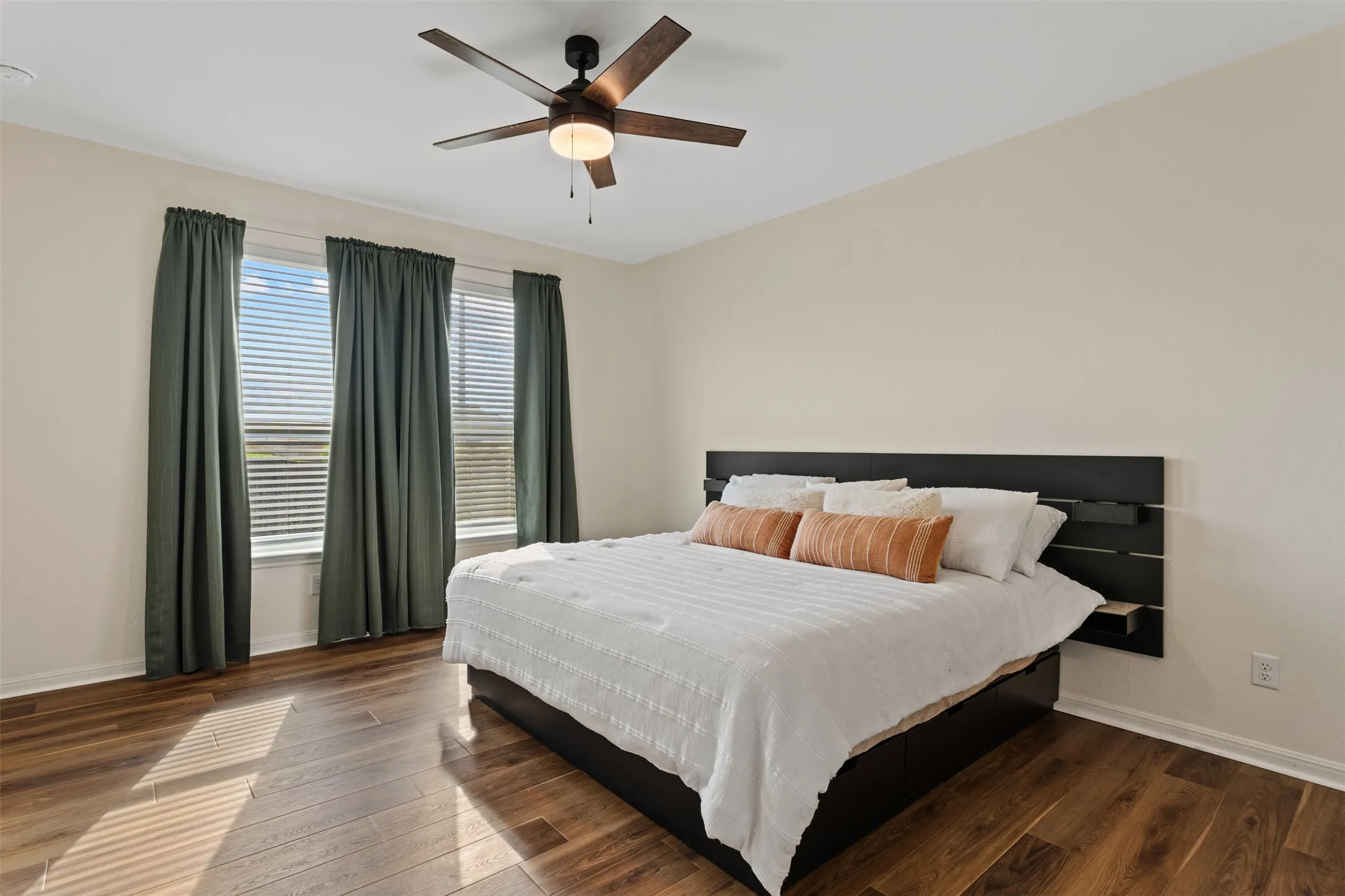 Single Family Residence For Sale in Williamson County , 105 Kellys Heroes Way, Jarrell, Texas 76537, 3 Bedroom, 2 Bathroom, 2 Garage spaces, 1,545 Sqft, built in 2022, mls#21346160, Real Estate Agent in Jarrell, Homes For Sale in Williamson county, Homes For Sale in Jarrell, Realtor in Jarrell Texas, Real Estate Brokerage Independent Realty Texas, Luminita Cordes Realtor