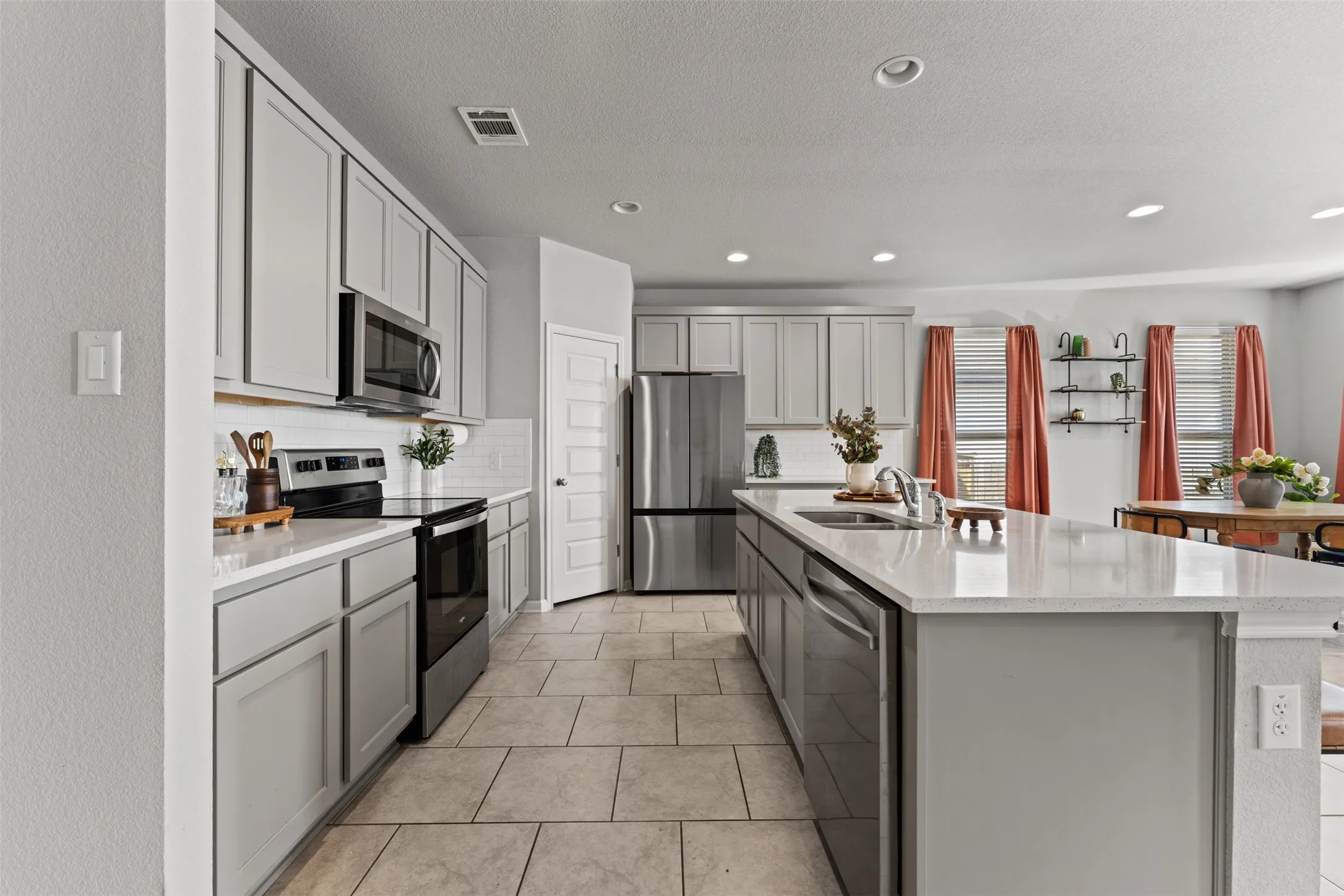 Single Family Residence For Sale in Williamson County , 105 Kellys Heroes Way, Jarrell, Texas 76537, 3 Bedroom, 2 Bathroom, 2 Garage spaces, 1,545 Sqft, built in 2022, mls#21346160, Real Estate Agent in Jarrell, Homes For Sale in Williamson county, Homes For Sale in Jarrell, Realtor in Jarrell Texas, Real Estate Brokerage Independent Realty Texas, Luminita Cordes Realtor