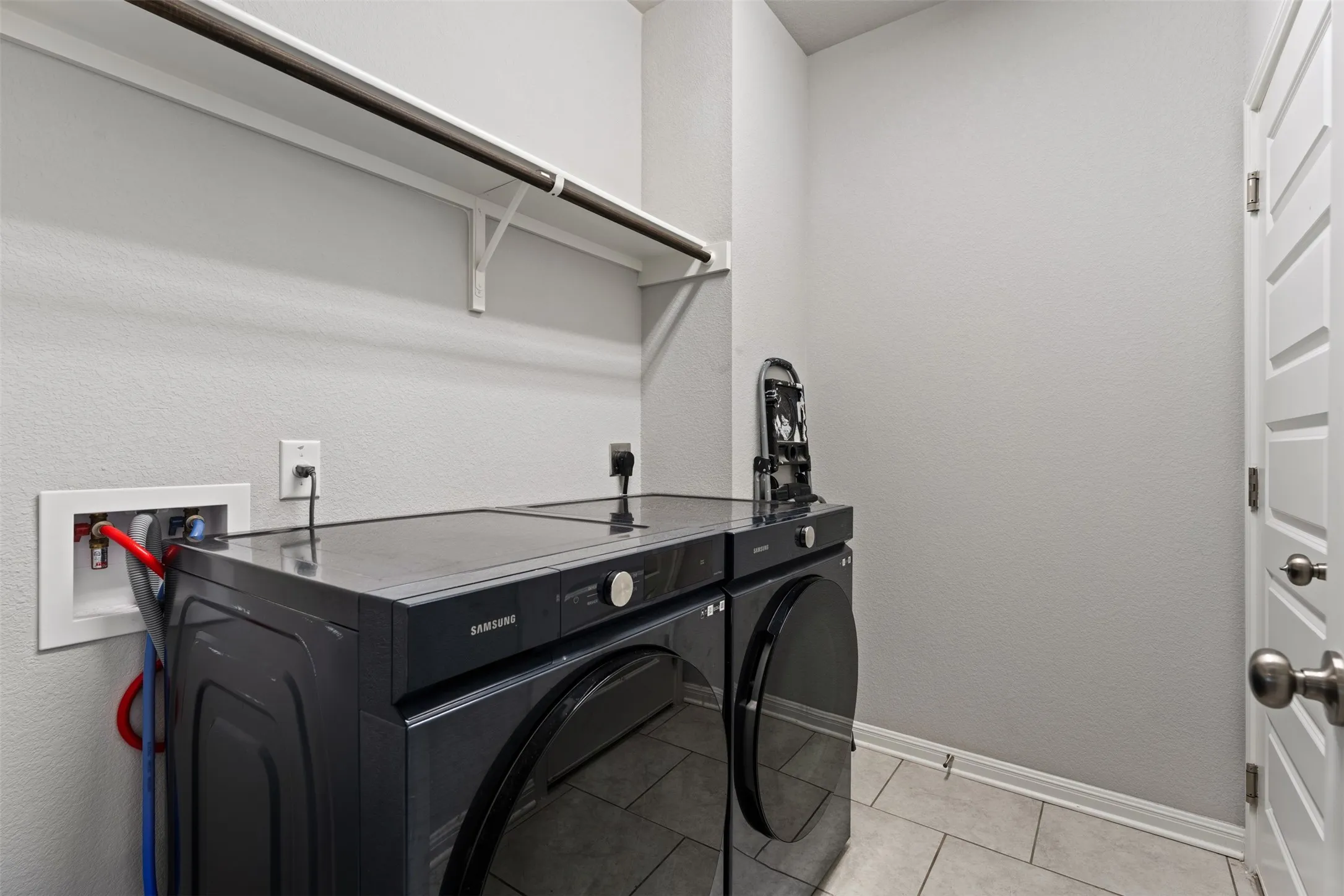 Single Family Residence For Sale in Williamson County , 105 Kellys Heroes Way, Jarrell, Texas 76537, 3 Bedroom, 2 Bathroom, 2 Garage spaces, 1,545 Sqft, built in 2022, mls#21346160, Real Estate Agent in Jarrell, Homes For Sale in Williamson county, Homes For Sale in Jarrell, Realtor in Jarrell Texas, Real Estate Brokerage Independent Realty Texas, Luminita Cordes Realtor