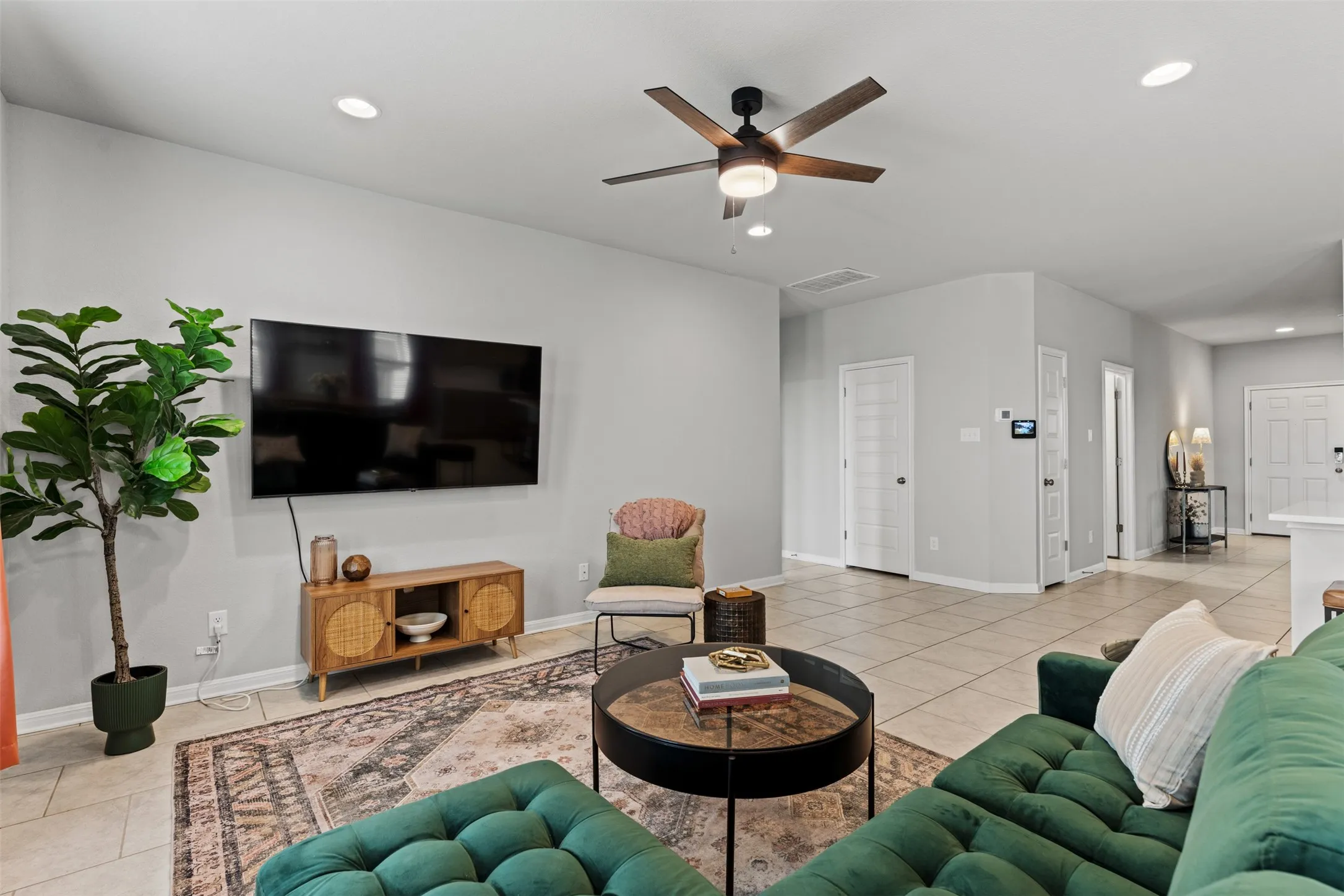 Single Family Residence For Sale in Williamson County , 105 Kellys Heroes Way, Jarrell, Texas 76537, 3 Bedroom, 2 Bathroom, 2 Garage spaces, 1,545 Sqft, built in 2022, mls#21346160, Real Estate Agent in Jarrell, Homes For Sale in Williamson county, Homes For Sale in Jarrell, Realtor in Jarrell Texas, Real Estate Brokerage Independent Realty Texas, Luminita Cordes Realtor