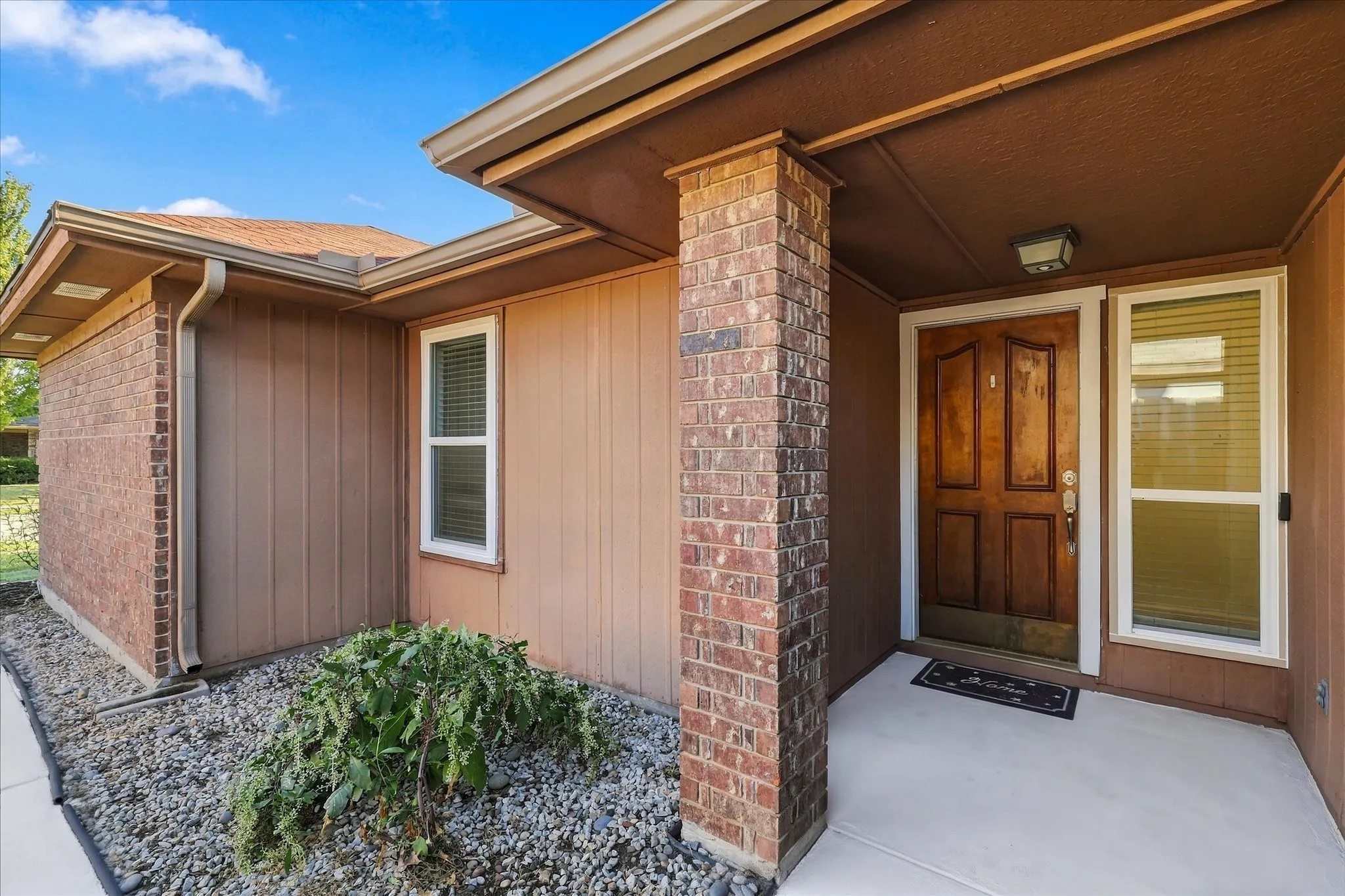 Duplex For Rent in Dallas County , 559 Lee Drive, Coppell, Texas 75019, 3 Bedroom, 2 Bathroom, 1 Garage spaces, 1,190 Sqft, built in 1985, mls#21346830, Real Estate Agent in Coppell, Homes For Rent in Dallas county, Homes For Rent in Coppell, Realtor in Coppell Texas, Real Estate Brokerage Independent Realty Texas, Luminita Cordes Realtor