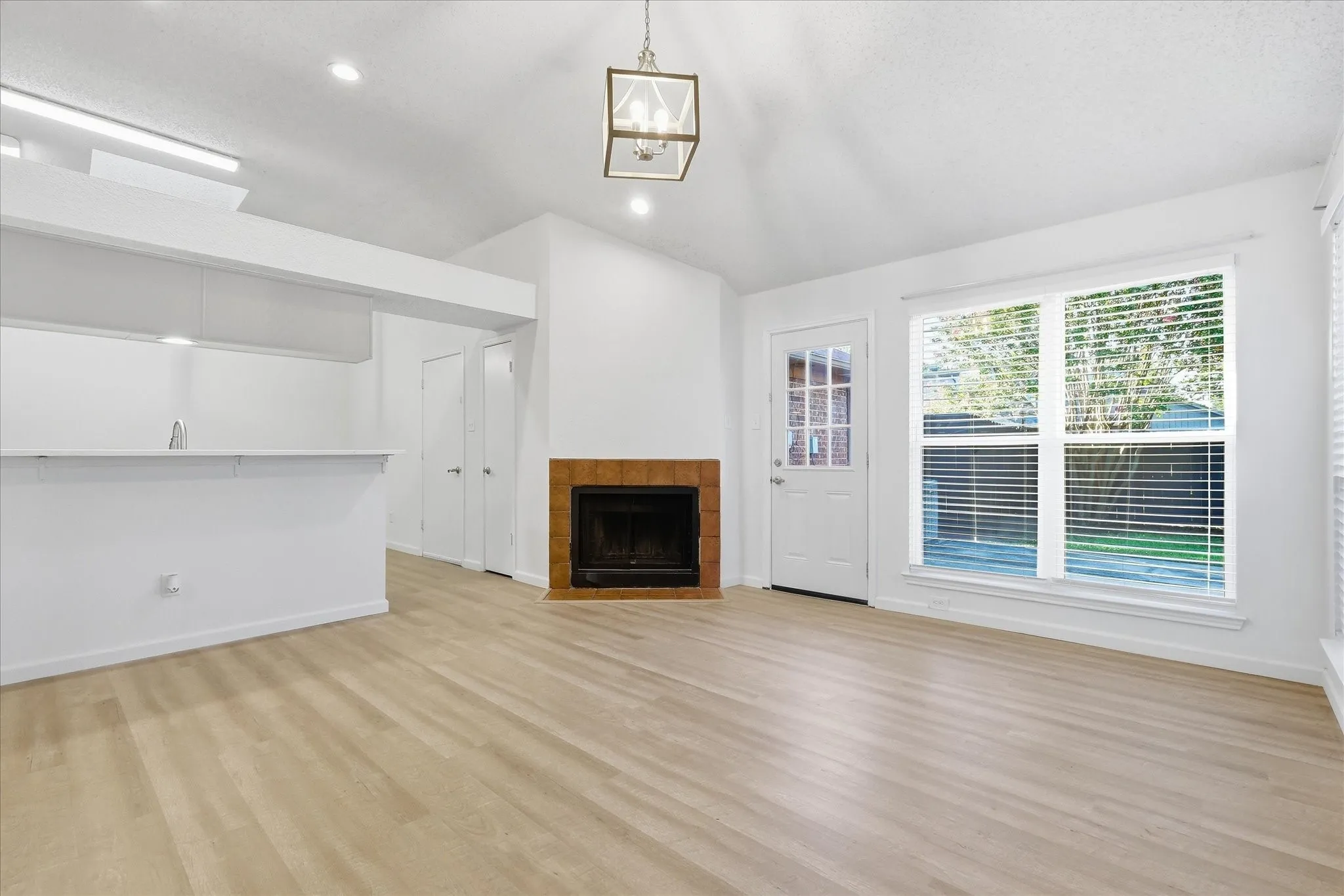 Duplex For Rent in Dallas County , 559 Lee Drive, Coppell, Texas 75019, 3 Bedroom, 2 Bathroom, 1 Garage spaces, 1,190 Sqft, built in 1985, mls#21346830, Real Estate Agent in Coppell, Homes For Rent in Dallas county, Homes For Rent in Coppell, Realtor in Coppell Texas, Real Estate Brokerage Independent Realty Texas, Luminita Cordes Realtor