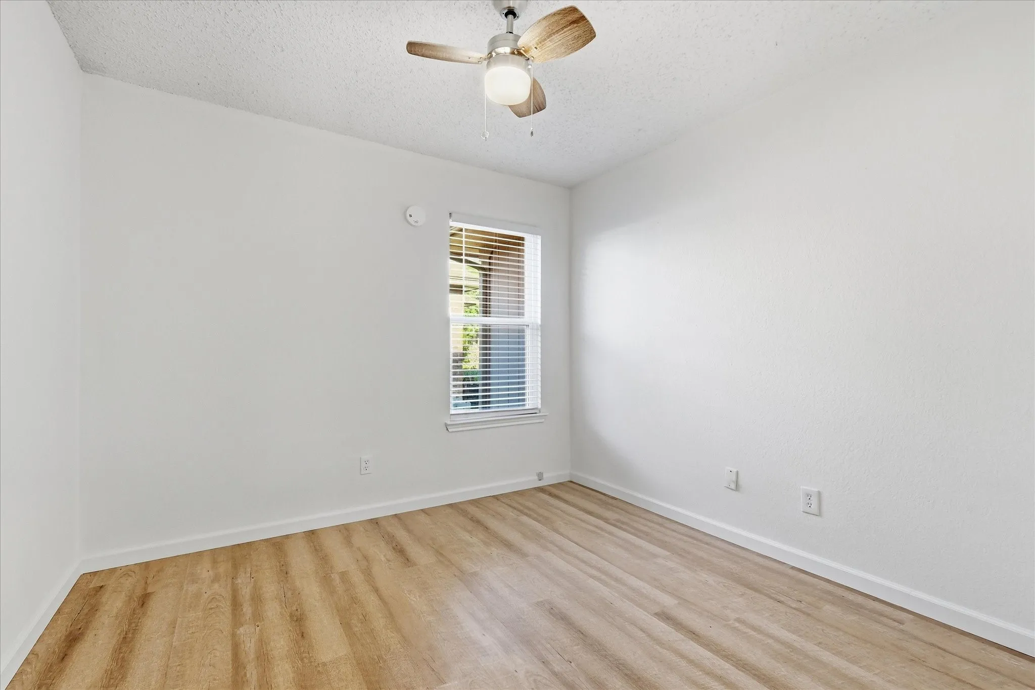 Duplex For Rent in Dallas County , 559 Lee Drive, Coppell, Texas 75019, 3 Bedroom, 2 Bathroom, 1 Garage spaces, 1,190 Sqft, built in 1985, mls#21346830, Real Estate Agent in Coppell, Homes For Rent in Dallas county, Homes For Rent in Coppell, Realtor in Coppell Texas, Real Estate Brokerage Independent Realty Texas, Luminita Cordes Realtor