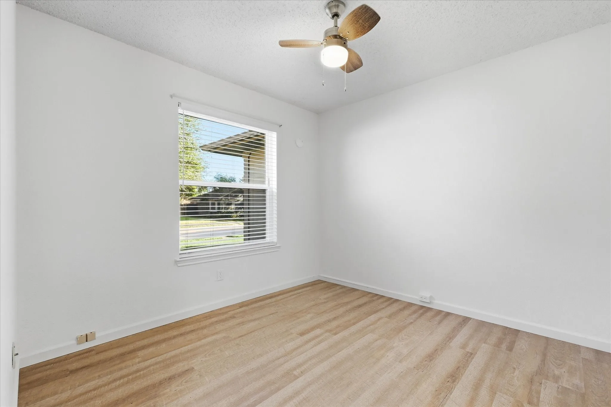 Duplex For Rent in Dallas County , 559 Lee Drive, Coppell, Texas 75019, 3 Bedroom, 2 Bathroom, 1 Garage spaces, 1,190 Sqft, built in 1985, mls#21346830, Real Estate Agent in Coppell, Homes For Rent in Dallas county, Homes For Rent in Coppell, Realtor in Coppell Texas, Real Estate Brokerage Independent Realty Texas, Luminita Cordes Realtor