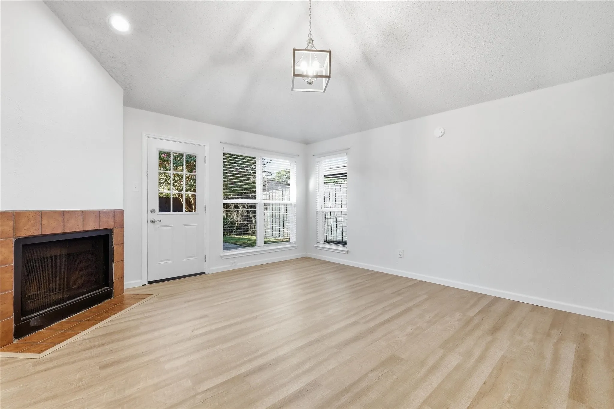 Duplex For Rent in Dallas County , 559 Lee Drive, Coppell, Texas 75019, 3 Bedroom, 2 Bathroom, 1 Garage spaces, 1,190 Sqft, built in 1985, mls#21346830, Real Estate Agent in Coppell, Homes For Rent in Dallas county, Homes For Rent in Coppell, Realtor in Coppell Texas, Real Estate Brokerage Independent Realty Texas, Luminita Cordes Realtor