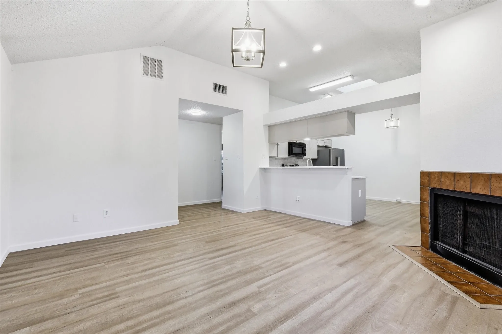Duplex For Rent in Dallas County , 559 Lee Drive, Coppell, Texas 75019, 3 Bedroom, 2 Bathroom, 1 Garage spaces, 1,190 Sqft, built in 1985, mls#21346830, Real Estate Agent in Coppell, Homes For Rent in Dallas county, Homes For Rent in Coppell, Realtor in Coppell Texas, Real Estate Brokerage Independent Realty Texas, Luminita Cordes Realtor