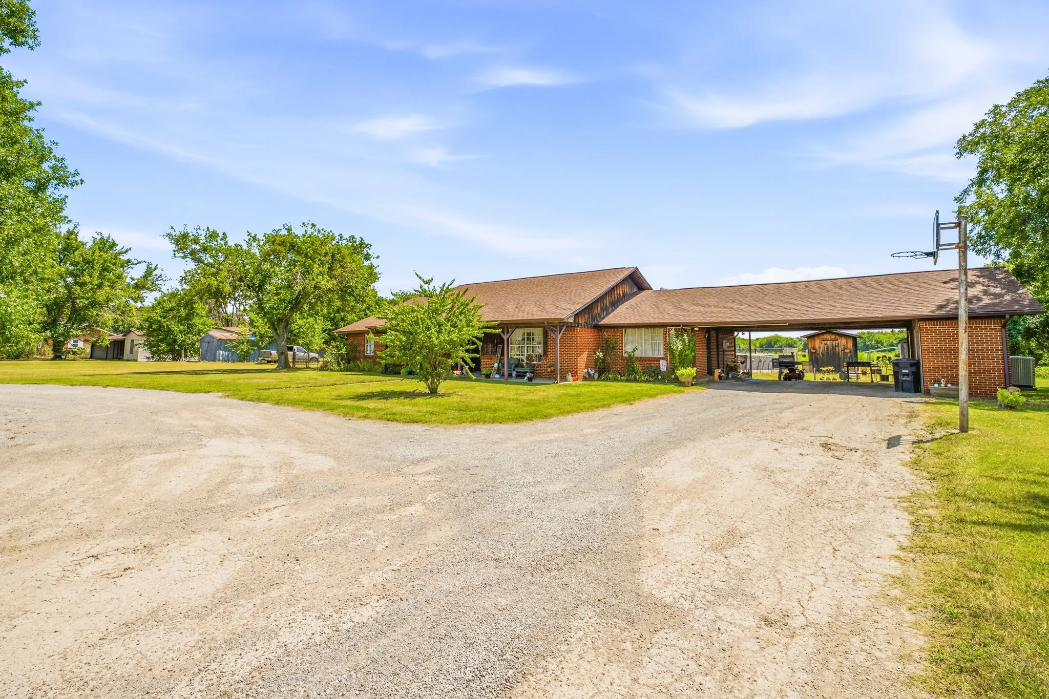 Single Family Residence For Sale in Palo Pinto County , 1642 Salesville Road, Mineral Wells, Texas 76067, 4 Bedroom, 2 Bathroom, Garage spaces, 1,909 Sqft, built in 1977, mls#21345742, Real Estate Agent in Mineral Wells, Homes For Sale in Palo Pinto county, Homes For Sale in Mineral Wells, Realtor in Mineral Wells Texas, Real Estate Brokerage Independent Realty Texas, Luminita Cordes Realtor