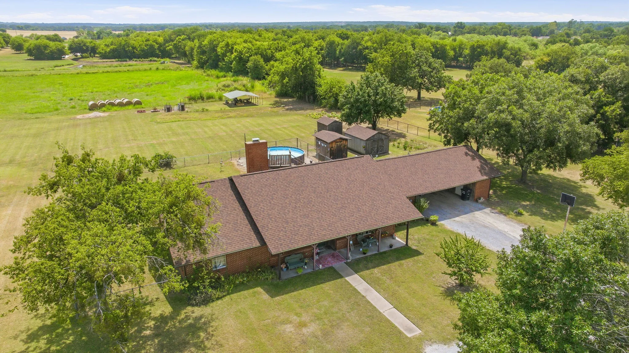 Single Family Residence For Sale in Palo Pinto County , 1642 Salesville Road, Mineral Wells, Texas 76067, 4 Bedroom, 2 Bathroom, Garage spaces, 1,909 Sqft, built in 1977, mls#21345742, Real Estate Agent in Mineral Wells, Homes For Sale in Palo Pinto county, Homes For Sale in Mineral Wells, Realtor in Mineral Wells Texas, Real Estate Brokerage Independent Realty Texas, Luminita Cordes Realtor