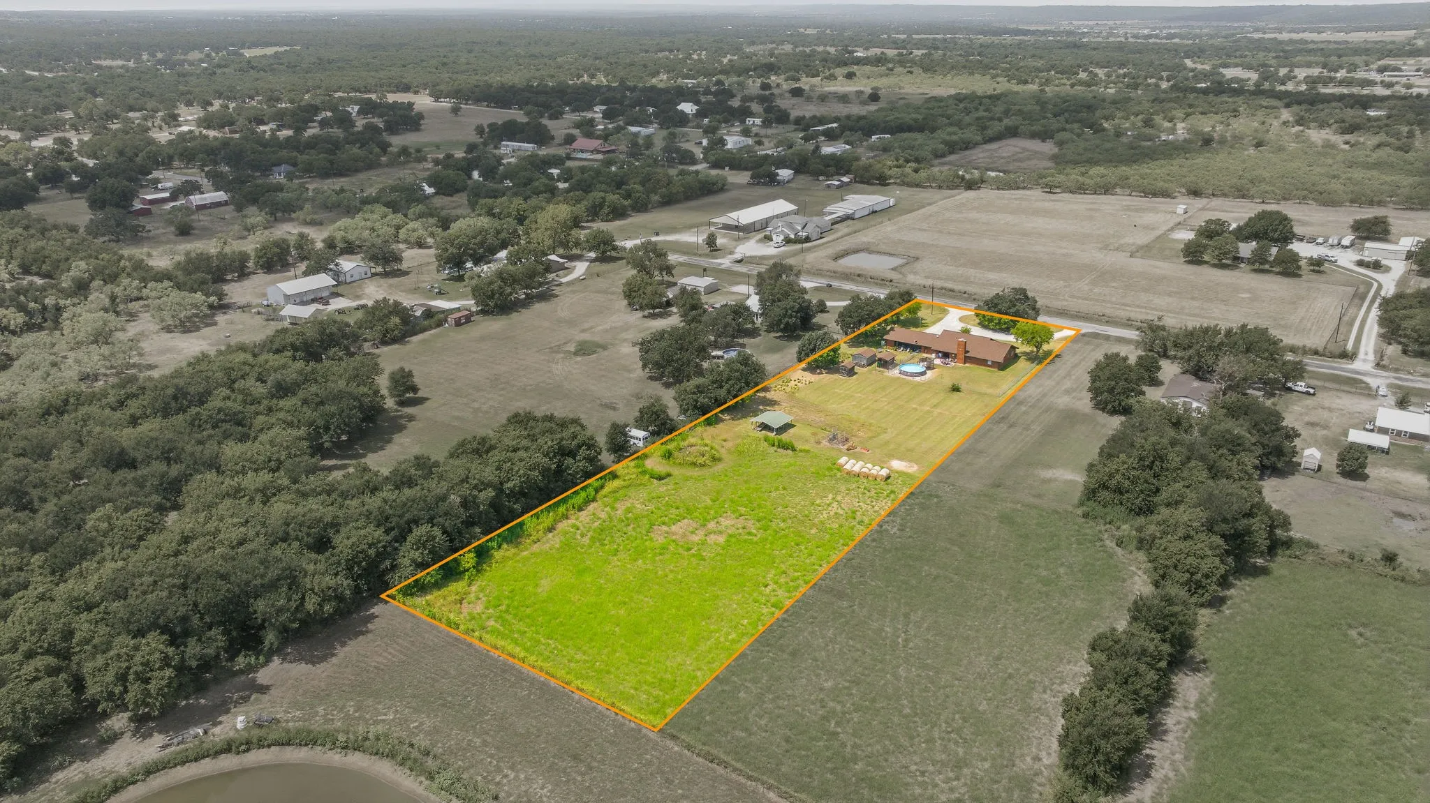 Single Family Residence For Sale in Palo Pinto County , 1642 Salesville Road, Mineral Wells, Texas 76067, 4 Bedroom, 2 Bathroom, Garage spaces, 1,909 Sqft, built in 1977, mls#21345742, Real Estate Agent in Mineral Wells, Homes For Sale in Palo Pinto county, Homes For Sale in Mineral Wells, Realtor in Mineral Wells Texas, Real Estate Brokerage Independent Realty Texas, Luminita Cordes Realtor