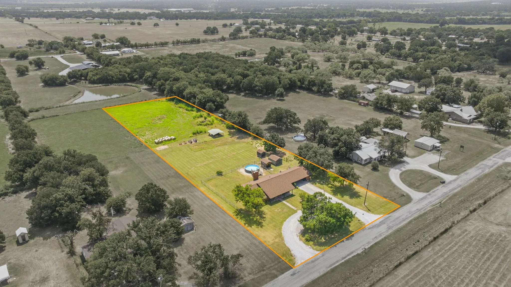 Single Family Residence For Sale in Palo Pinto County , 1642 Salesville Road, Mineral Wells, Texas 76067, 4 Bedroom, 2 Bathroom, Garage spaces, 1,909 Sqft, built in 1977, mls#21345742, Real Estate Agent in Mineral Wells, Homes For Sale in Palo Pinto county, Homes For Sale in Mineral Wells, Realtor in Mineral Wells Texas, Real Estate Brokerage Independent Realty Texas, Luminita Cordes Realtor
