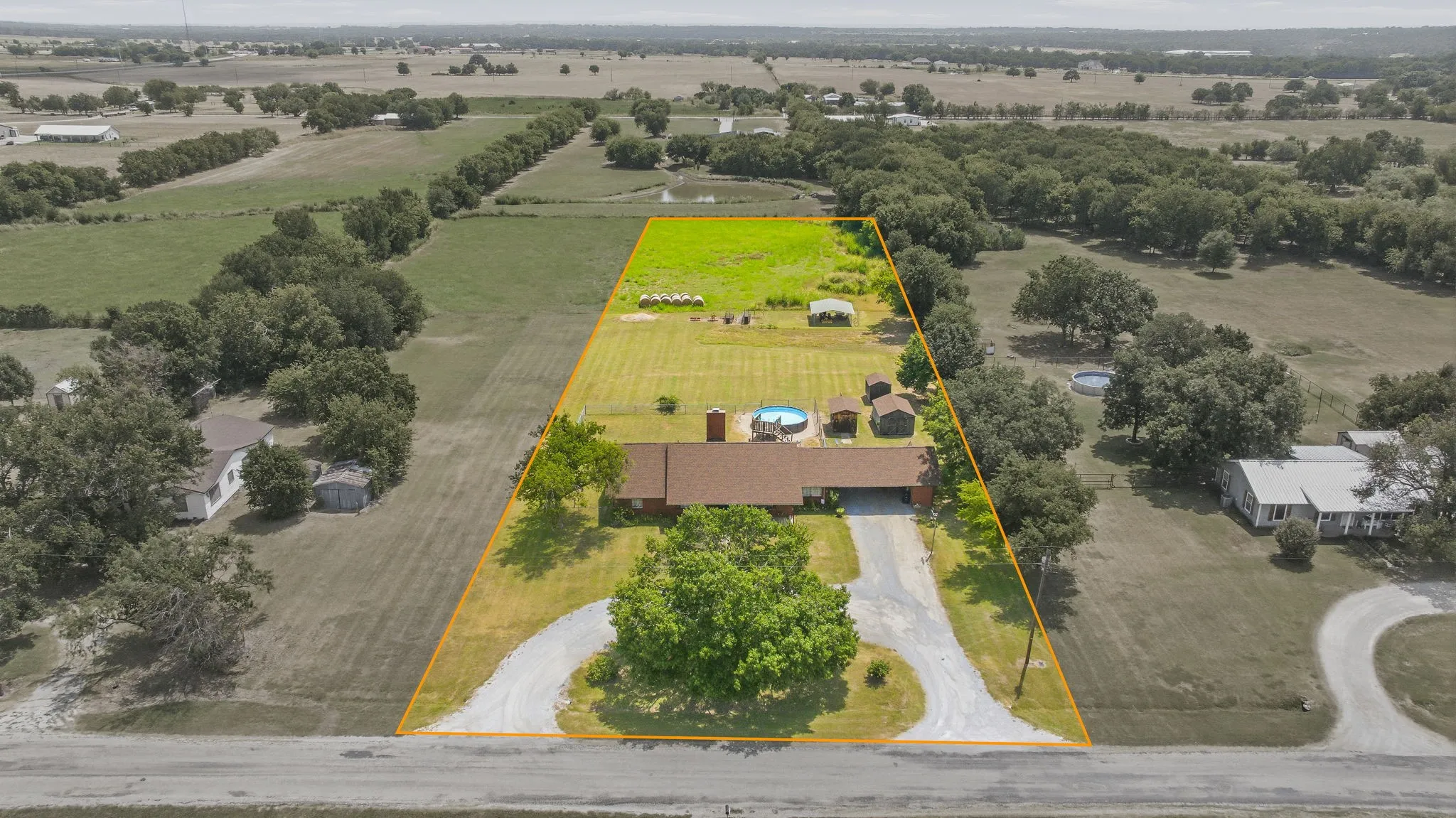Single Family Residence For Sale in Palo Pinto County , 1642 Salesville Road, Mineral Wells, Texas 76067, 4 Bedroom, 2 Bathroom, Garage spaces, 1,909 Sqft, built in 1977, mls#21345742, Real Estate Agent in Mineral Wells, Homes For Sale in Palo Pinto county, Homes For Sale in Mineral Wells, Realtor in Mineral Wells Texas, Real Estate Brokerage Independent Realty Texas, Luminita Cordes Realtor