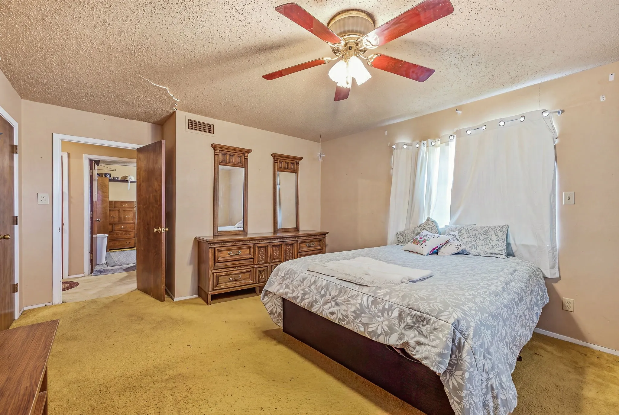 Single Family Residence For Sale in Palo Pinto County , 1642 Salesville Road, Mineral Wells, Texas 76067, 4 Bedroom, 2 Bathroom, Garage spaces, 1,909 Sqft, built in 1977, mls#21345742, Real Estate Agent in Mineral Wells, Homes For Sale in Palo Pinto county, Homes For Sale in Mineral Wells, Realtor in Mineral Wells Texas, Real Estate Brokerage Independent Realty Texas, Luminita Cordes Realtor