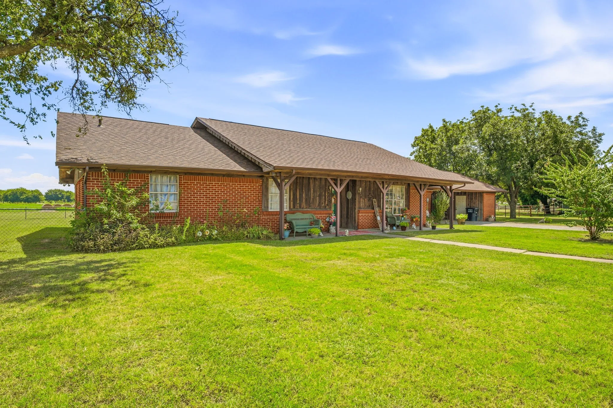 Single Family Residence For Sale in Palo Pinto County , 1642 Salesville Road, Mineral Wells, Texas 76067, 4 Bedroom, 2 Bathroom, Garage spaces, 1,909 Sqft, built in 1977, mls#21345742, Real Estate Agent in Mineral Wells, Homes For Sale in Palo Pinto county, Homes For Sale in Mineral Wells, Realtor in Mineral Wells Texas, Real Estate Brokerage Independent Realty Texas, Luminita Cordes Realtor