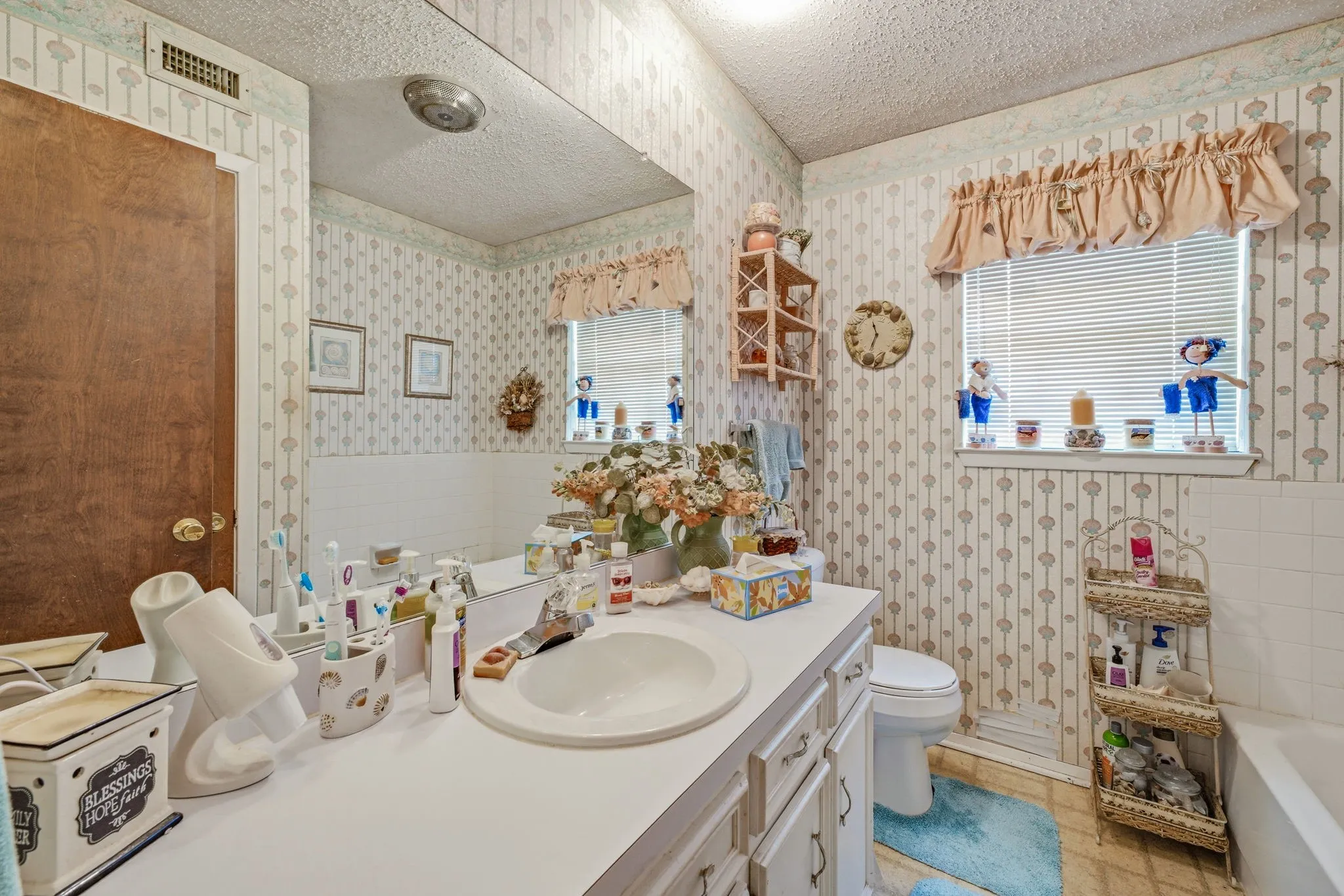 Single Family Residence For Sale in Palo Pinto County , 1642 Salesville Road, Mineral Wells, Texas 76067, 4 Bedroom, 2 Bathroom, Garage spaces, 1,909 Sqft, built in 1977, mls#21345742, Real Estate Agent in Mineral Wells, Homes For Sale in Palo Pinto county, Homes For Sale in Mineral Wells, Realtor in Mineral Wells Texas, Real Estate Brokerage Independent Realty Texas, Luminita Cordes Realtor
