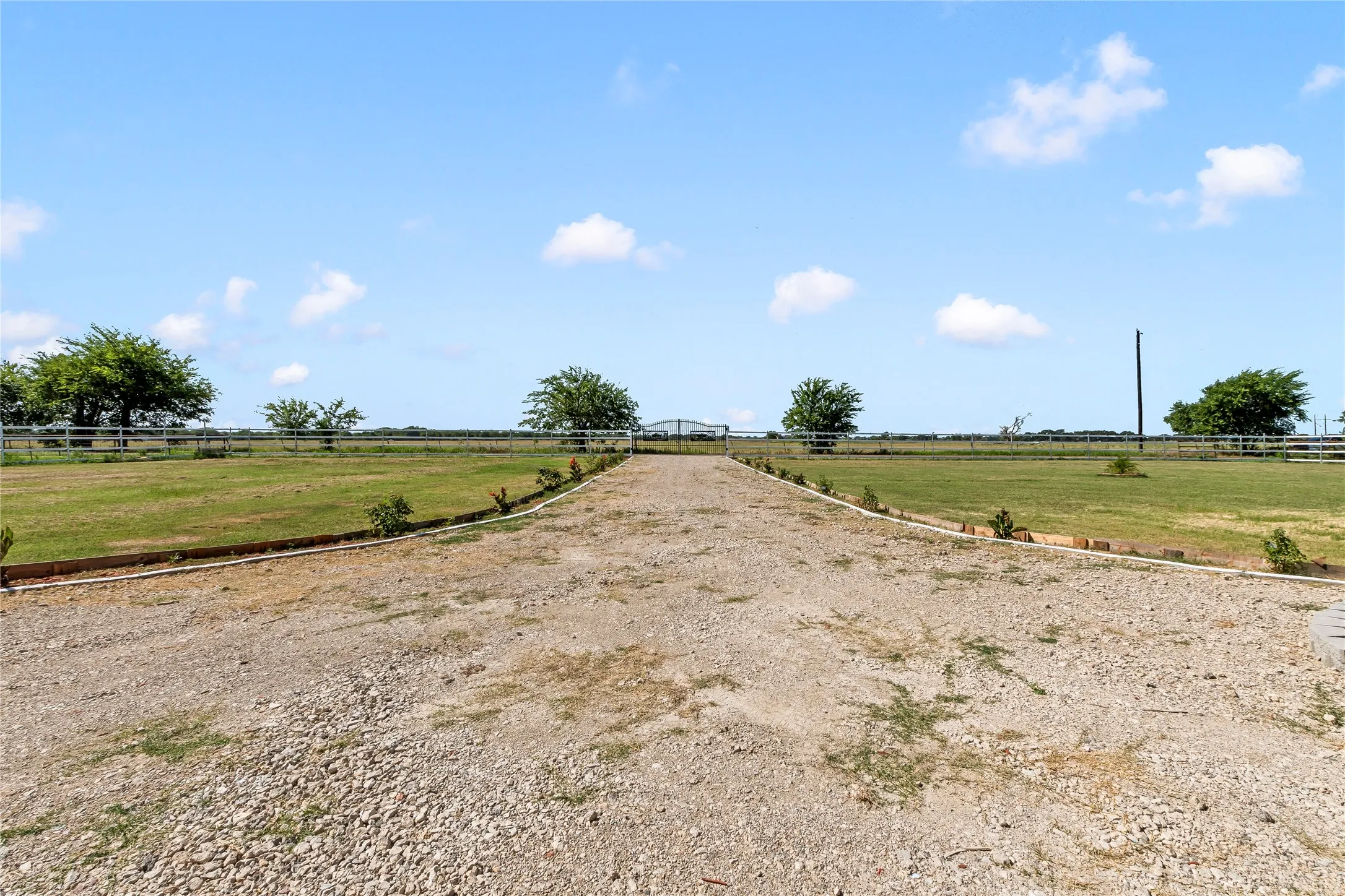 Mobile Home For Sale in Kaufman County , 16609 Tarlton Road, Mabank, Texas 75147, 4 Bedroom, 2 Bathroom, Garage spaces, 1,475 Sqft, built in 2026, mls#21347430, Real Estate Agent in Mabank, Homes For Sale in Kaufman county, Homes For Sale in Mabank, Realtor in Mabank Texas, Real Estate Brokerage Independent Realty Texas, Luminita Cordes Realtor