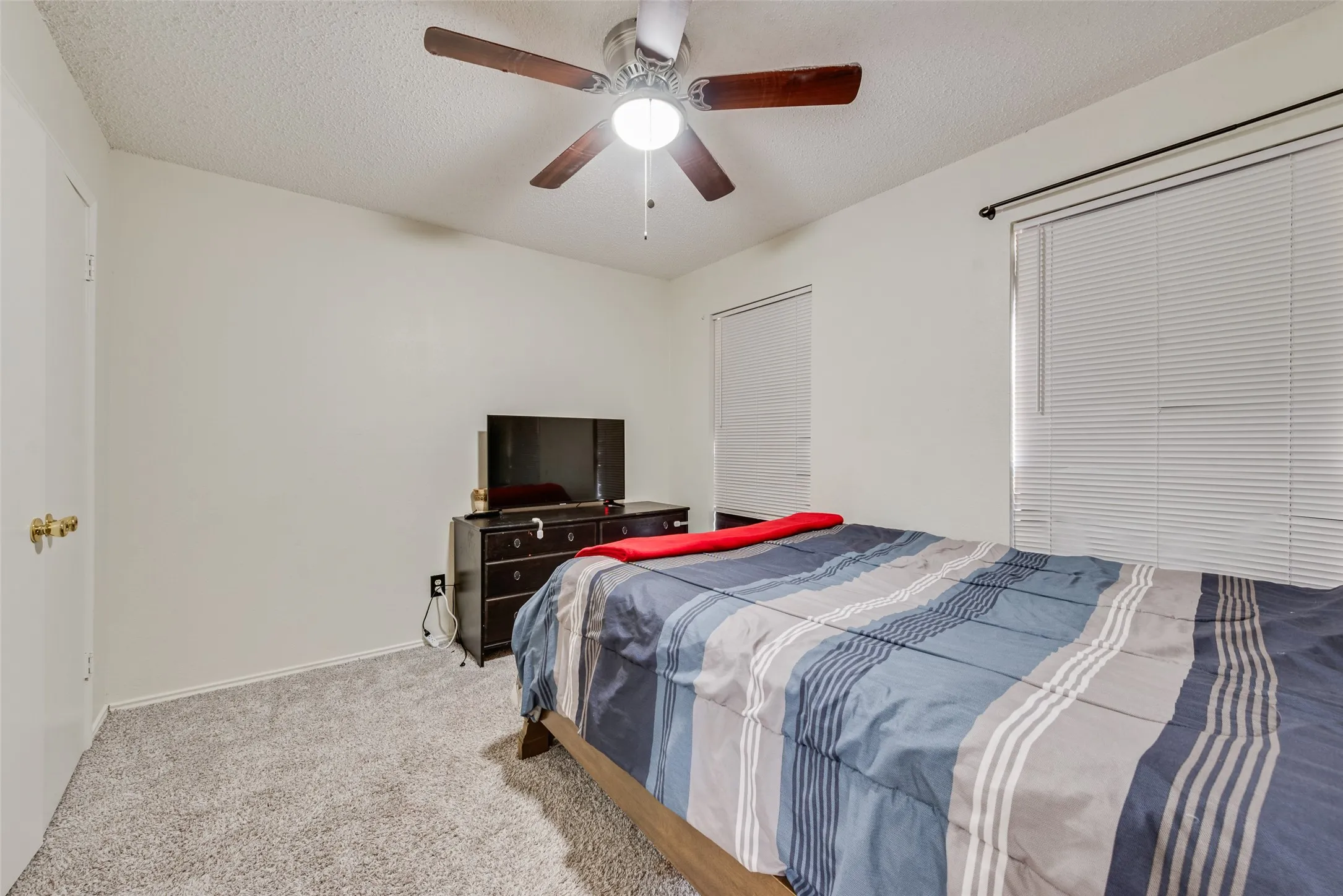 Single Family Residence For Sale in Tarrant County , 5209 Manhassett Drive, Arlington, Texas 76018, 3 Bedroom, 2 Bathroom, 2 Garage spaces, 1,615 Sqft, built in 1989, mls#21347598, Real Estate Agent in Arlington, Homes For Sale in Tarrant county, Homes For Sale in Arlington, Realtor in Arlington Texas, Real Estate Brokerage Independent Realty Texas, Luminita Cordes Realtor