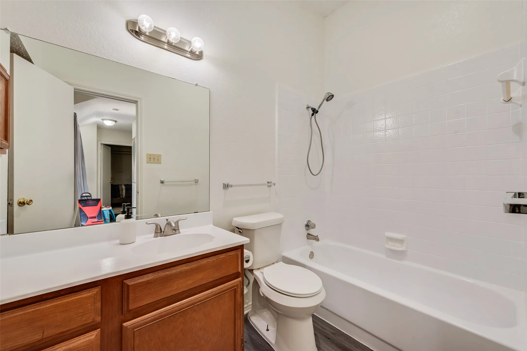 Single Family Residence For Sale in Tarrant County , 5209 Manhassett Drive, Arlington, Texas 76018, 3 Bedroom, 2 Bathroom, 2 Garage spaces, 1,615 Sqft, built in 1989, mls#21347598, Real Estate Agent in Arlington, Homes For Sale in Tarrant county, Homes For Sale in Arlington, Realtor in Arlington Texas, Real Estate Brokerage Independent Realty Texas, Luminita Cordes Realtor