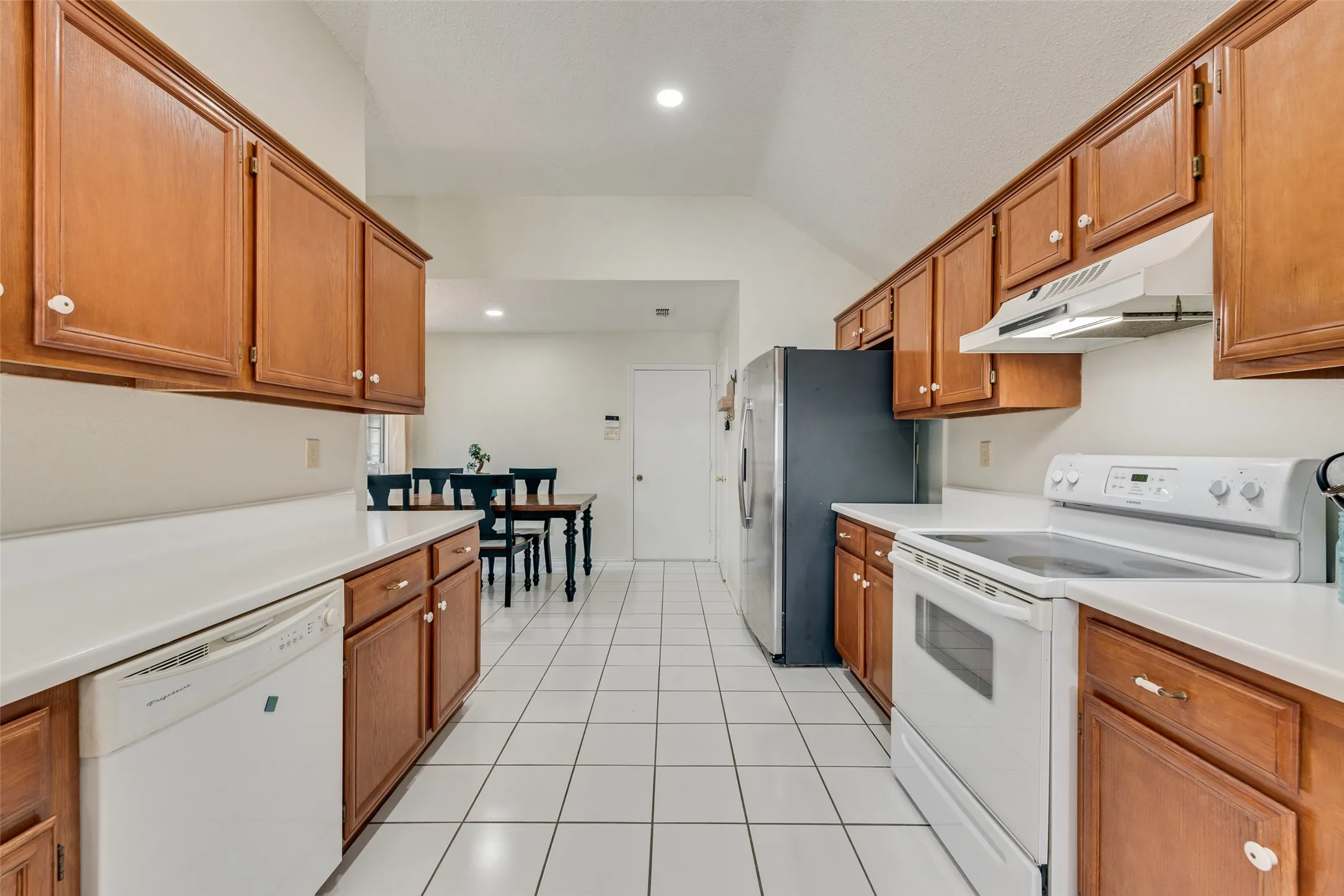 Single Family Residence For Sale in Tarrant County , 5209 Manhassett Drive, Arlington, Texas 76018, 3 Bedroom, 2 Bathroom, 2 Garage spaces, 1,615 Sqft, built in 1989, mls#21347598, Real Estate Agent in Arlington, Homes For Sale in Tarrant county, Homes For Sale in Arlington, Realtor in Arlington Texas, Real Estate Brokerage Independent Realty Texas, Luminita Cordes Realtor