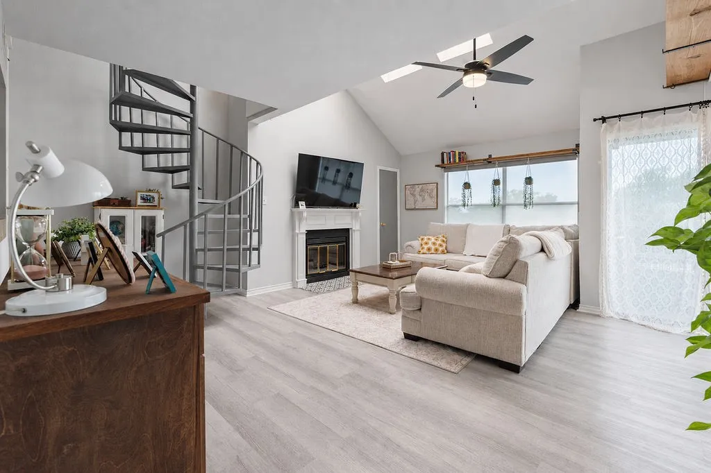 Condominium For Sale in Rockwall County , 1110 Signal Ridge Place, Rockwall, Texas 75032, 2 Bedrooms, 2 Bathrooms, Garage spaces, 1,148 Sqft, built in 1985, Price $240,000, mls#21344759, Real Estate Agent in Rockwall, Homes For Sale in Rockwall county, Homes For Sale in Rockwall, Realtor in Rockwall Texas, Real Estate Brokerage Independent Realty Texas, Luminita Cordes Realtor
