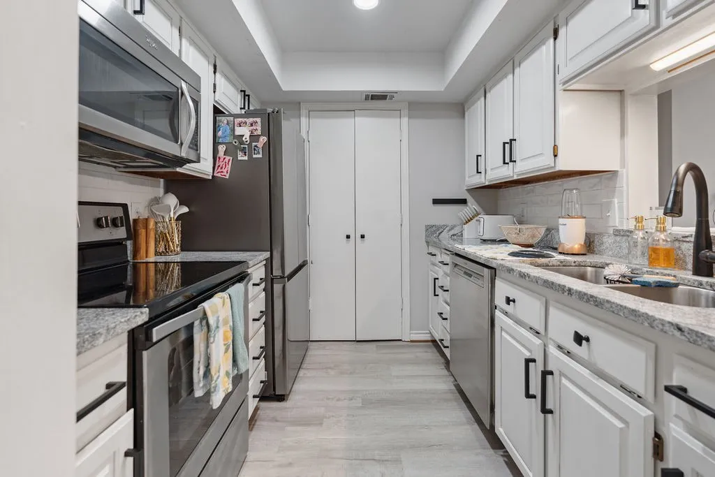 Condominium For Sale in Rockwall County , 1110 Signal Ridge Place, Rockwall, Texas 75032, 2 Bedrooms, 2 Bathrooms, Garage spaces, 1,148 Sqft, built in 1985, Price $240,000, mls#21344759, Real Estate Agent in Rockwall, Homes For Sale in Rockwall county, Homes For Sale in Rockwall, Realtor in Rockwall Texas, Real Estate Brokerage Independent Realty Texas, Luminita Cordes Realtor