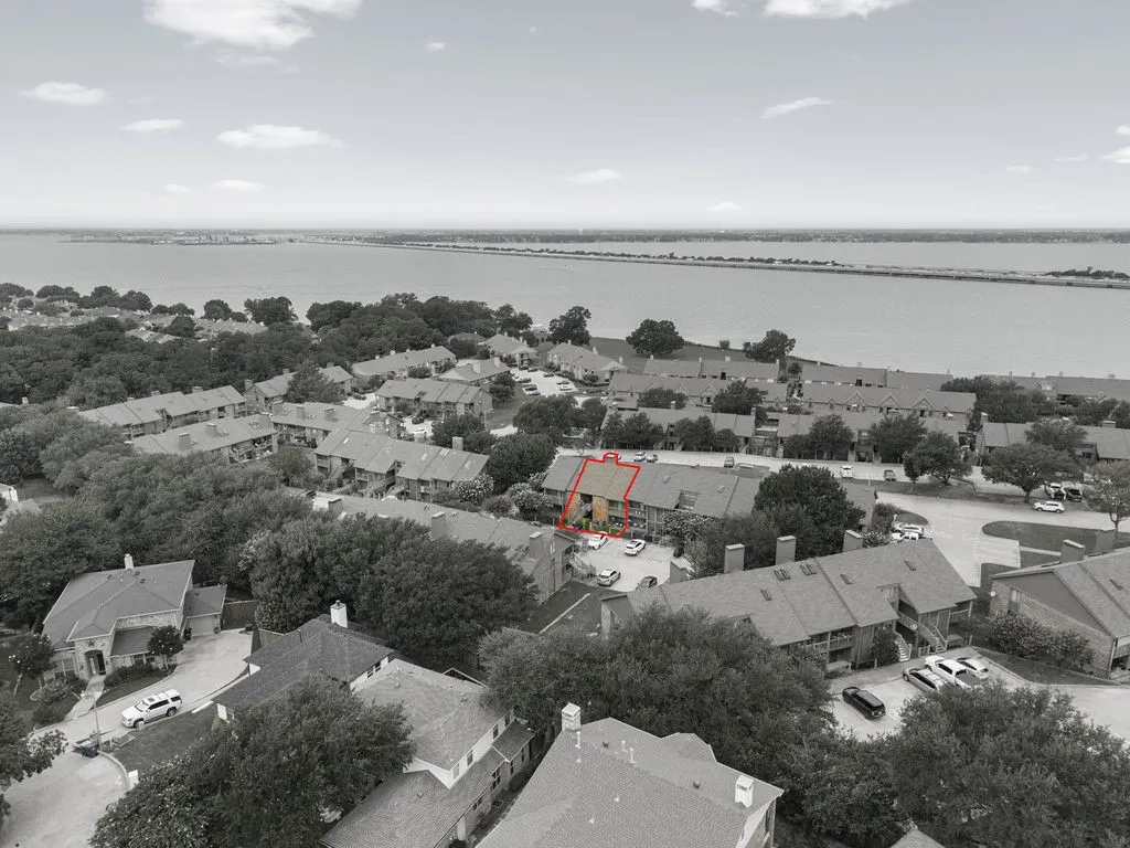 Condominium For Sale in Rockwall County , 1110 Signal Ridge Place, Rockwall, Texas 75032, 2 Bedrooms, 2 Bathrooms, Garage spaces, 1,148 Sqft, built in 1985, Price $240,000, mls#21344759, Real Estate Agent in Rockwall, Homes For Sale in Rockwall county, Homes For Sale in Rockwall, Realtor in Rockwall Texas, Real Estate Brokerage Independent Realty Texas, Luminita Cordes Realtor