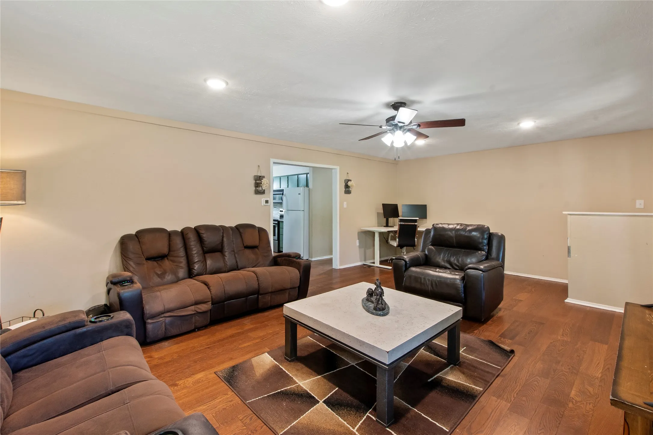 Single Family Residence For Sale in Henderson County , 335 Running Brook Road, Mabank, Texas 75156, 3 Bedroom, 2 Bathroom, Garage spaces, 1,280 Sqft, built in 1988, mls#21344991, Real Estate Agent in Mabank, Homes For Sale in Henderson county, Homes For Sale in Mabank, Realtor in Mabank Texas, Real Estate Brokerage Independent Realty Texas, Luminita Cordes Realtor