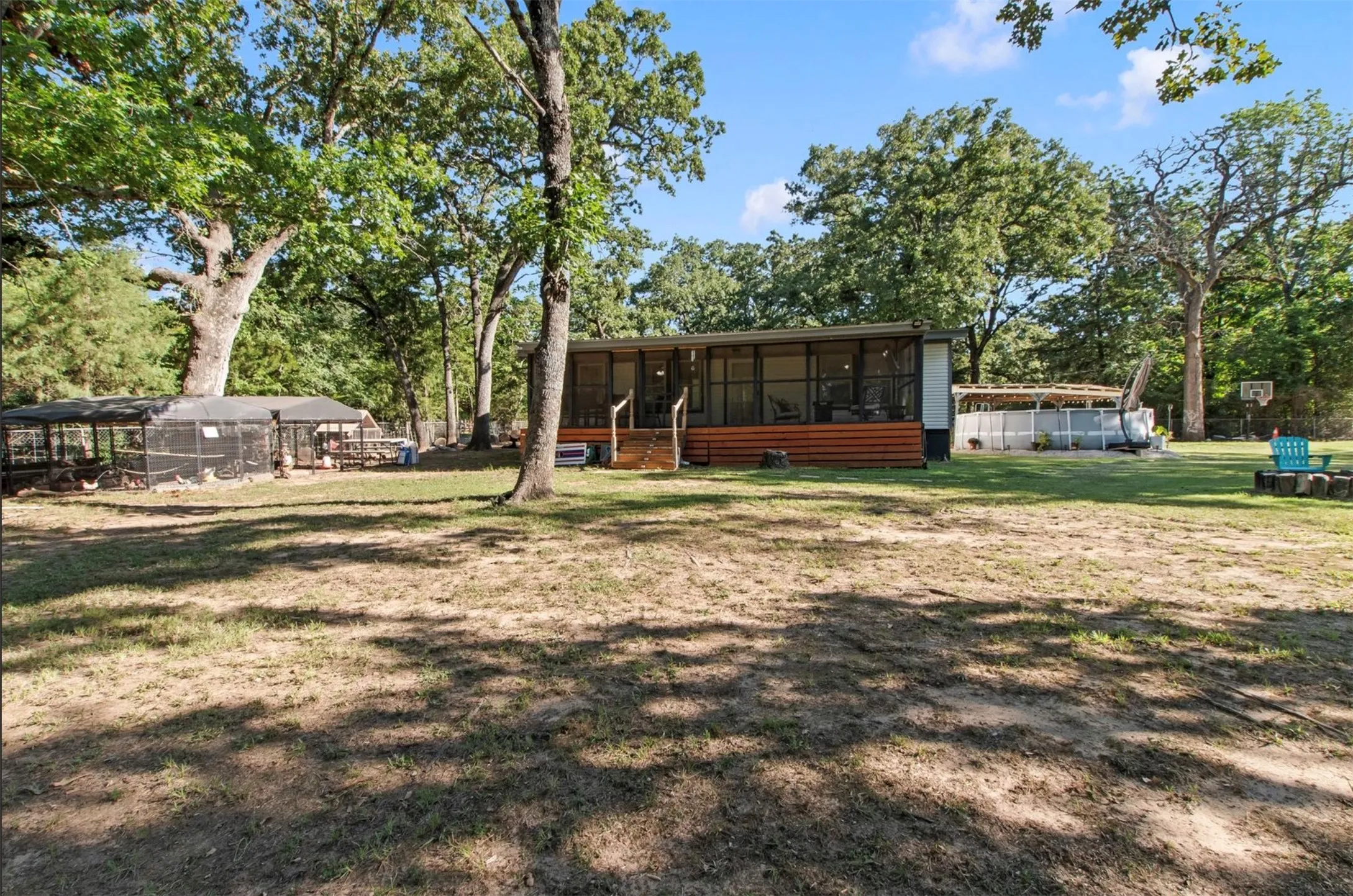 Single Family Residence For Sale in Henderson County , 335 Running Brook Road, Mabank, Texas 75156, 3 Bedroom, 2 Bathroom, Garage spaces, 1,280 Sqft, built in 1988, mls#21344991, Real Estate Agent in Mabank, Homes For Sale in Henderson county, Homes For Sale in Mabank, Realtor in Mabank Texas, Real Estate Brokerage Independent Realty Texas, Luminita Cordes Realtor