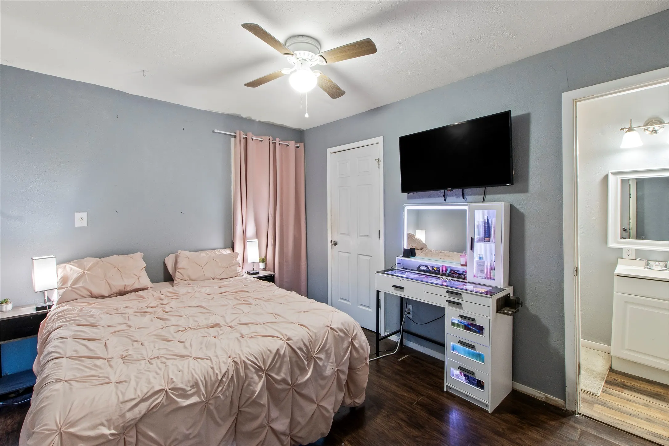 Bedroom #1 with ensuite